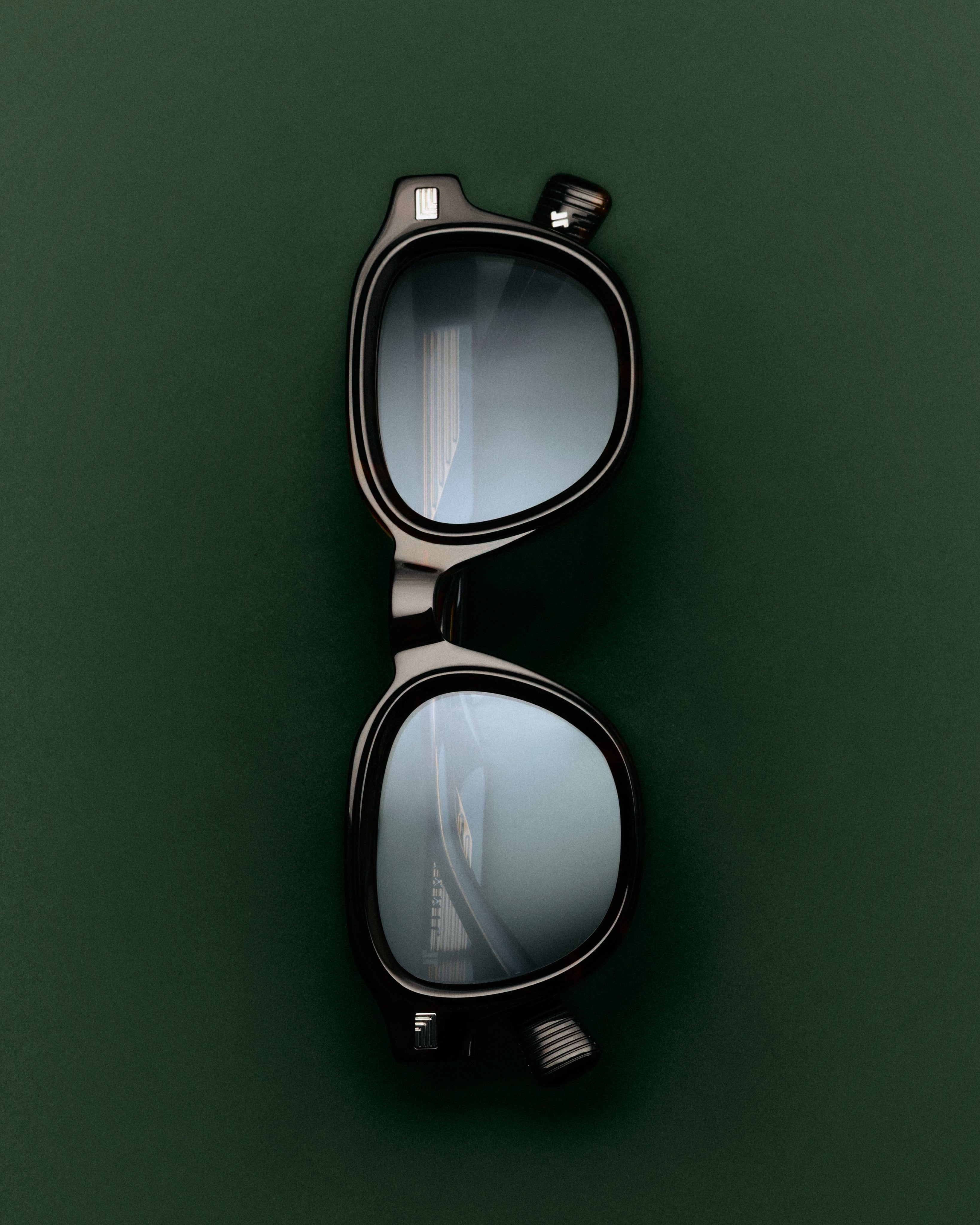 The Napoli Square Men's Sunglasses in Black