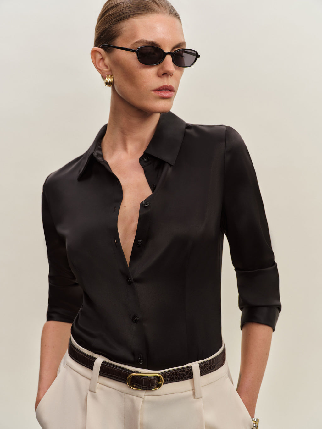 The Flore Oval Women's Sunglasses in Black