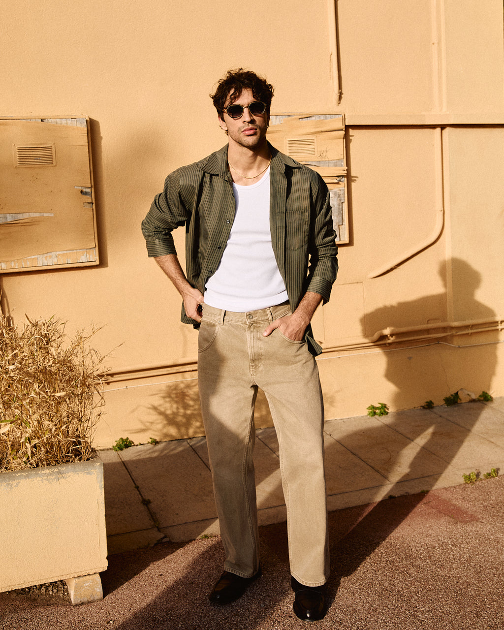 The Yuzu Oval Men's Sunglasses in Black