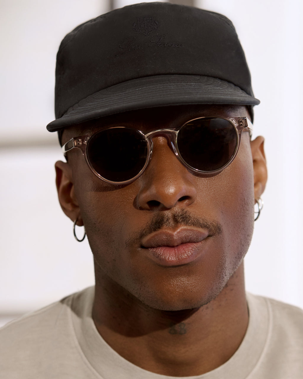 The E-001 Rund Herren-Sonnenbrillen in Grau