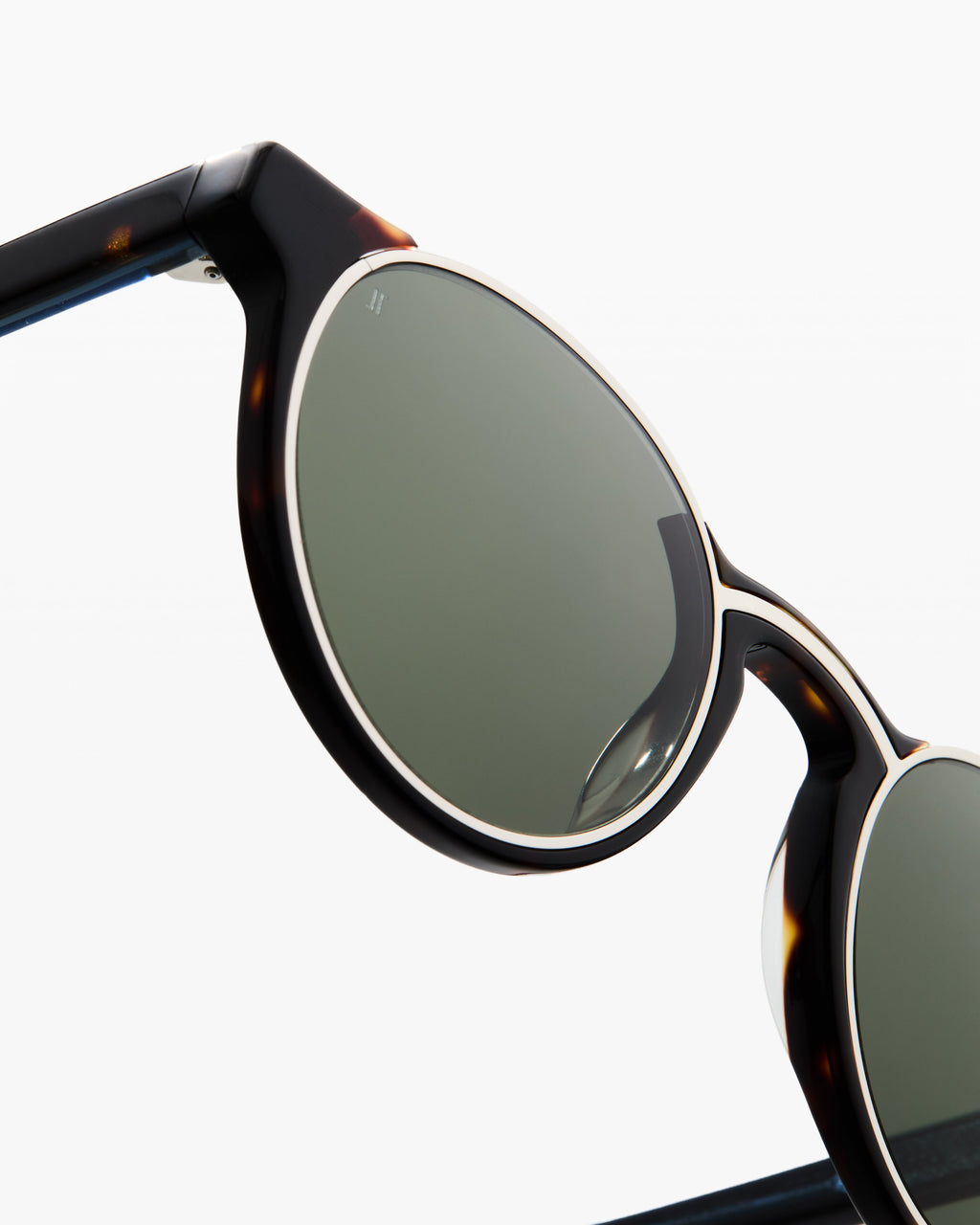 The E-001 L Rund Herren-Sonnenbrillen in Dark Tortoise