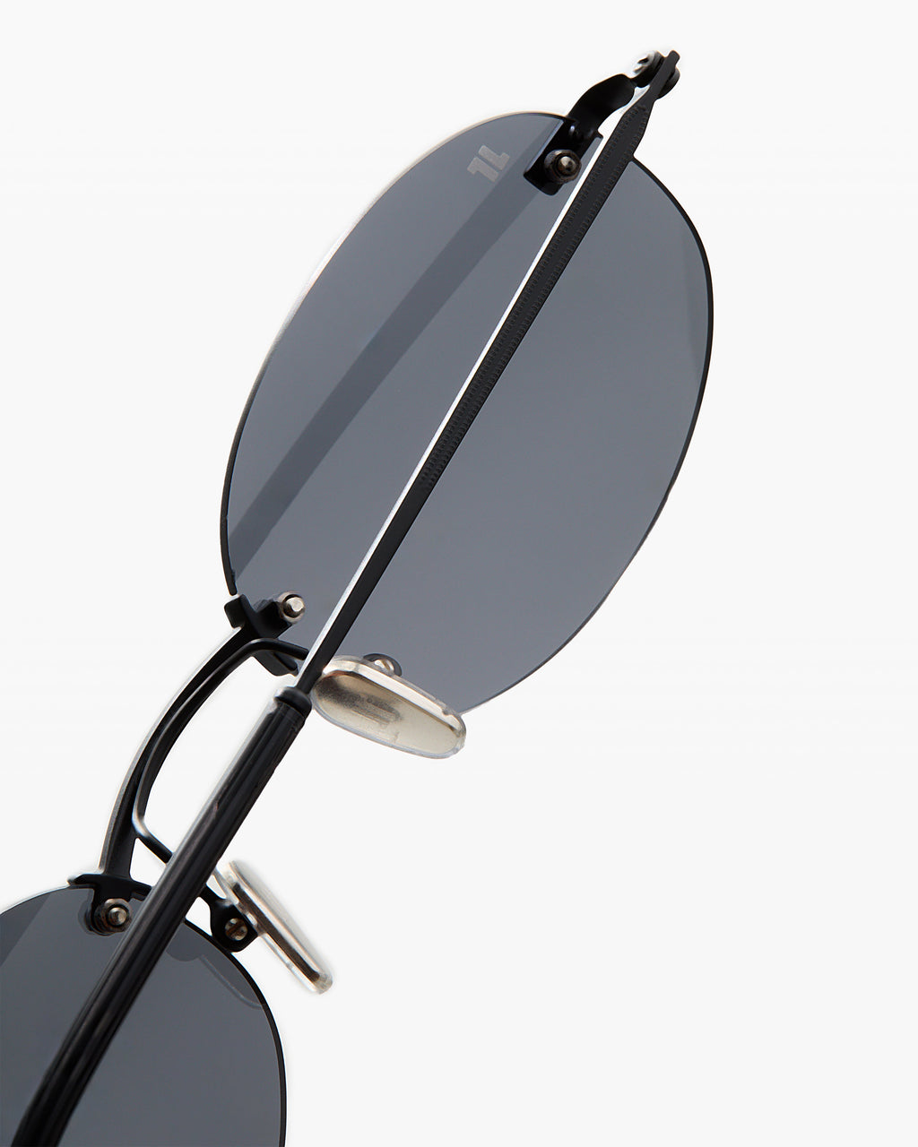 The Miranda Oval Women's Sunglasses in Black