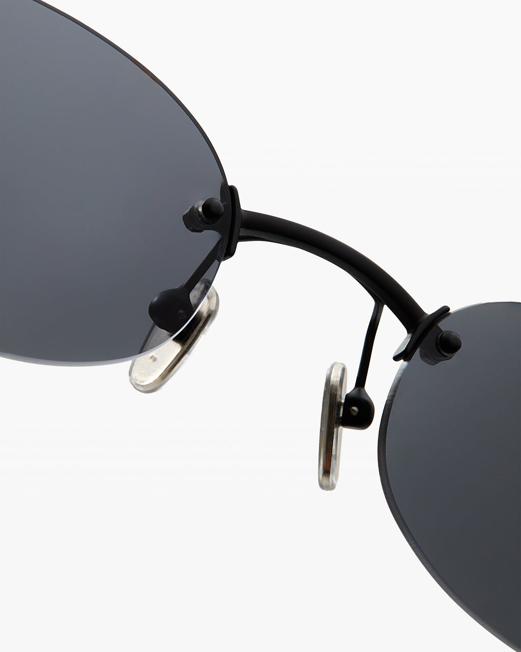 The Miranda Oval Women's Sunglasses in Black