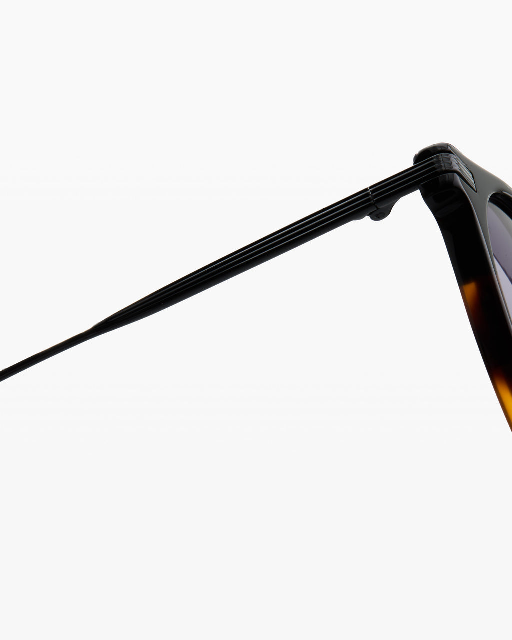 The Noto Round Men's Sunglasses in Black