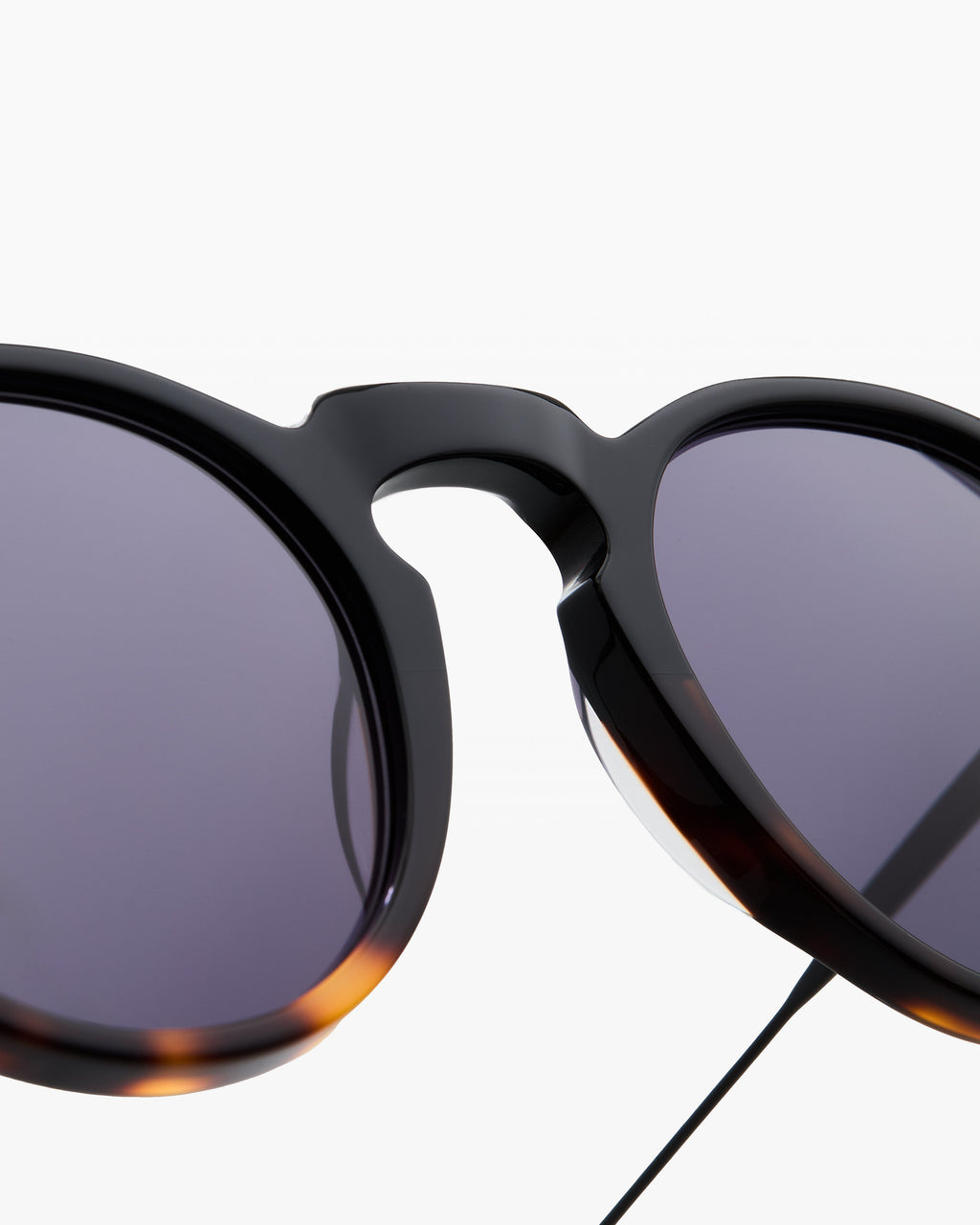 The Noto Round Men's Sunglasses in Black