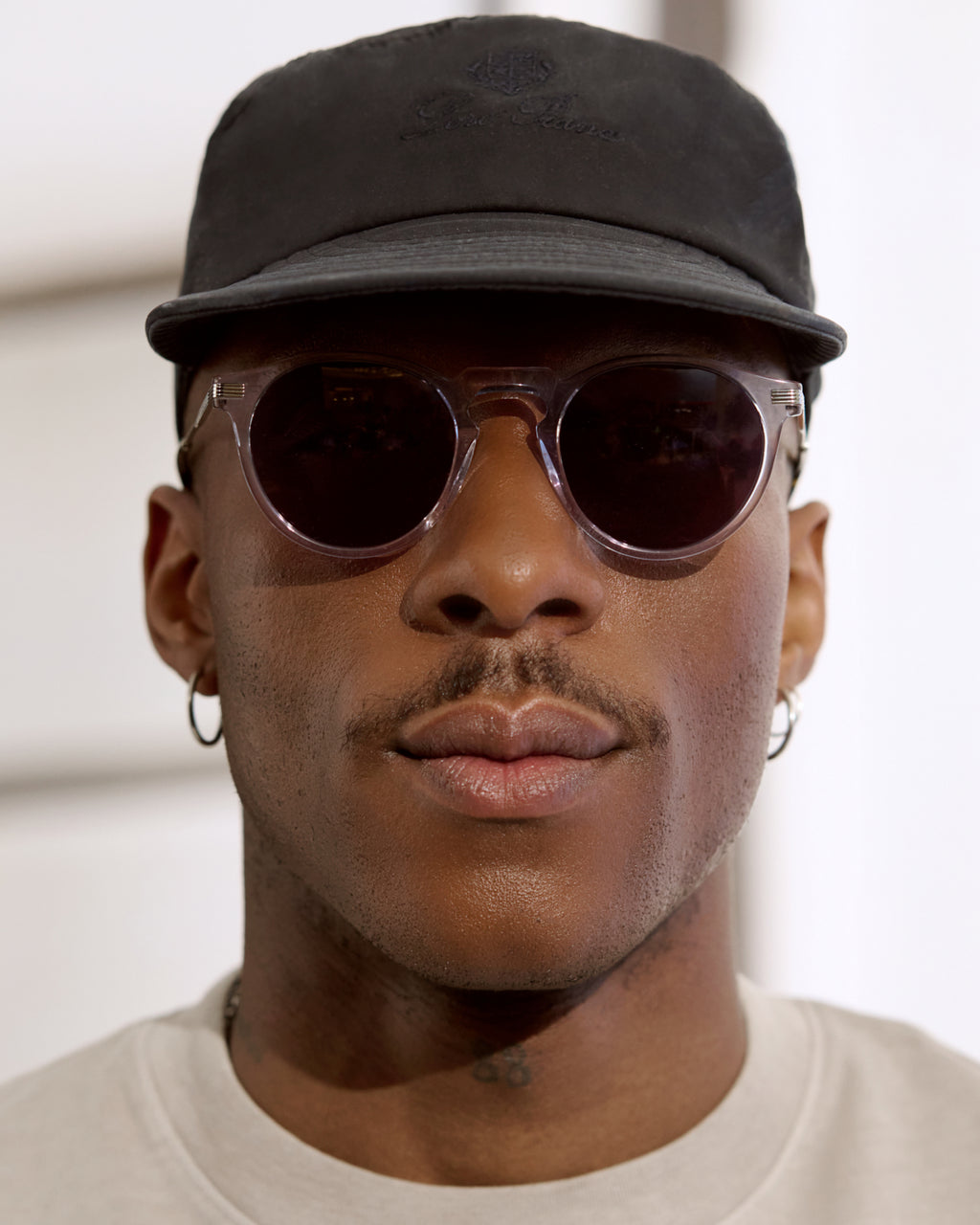 The Noto Rund Herren-Sonnenbrillen in Transparent