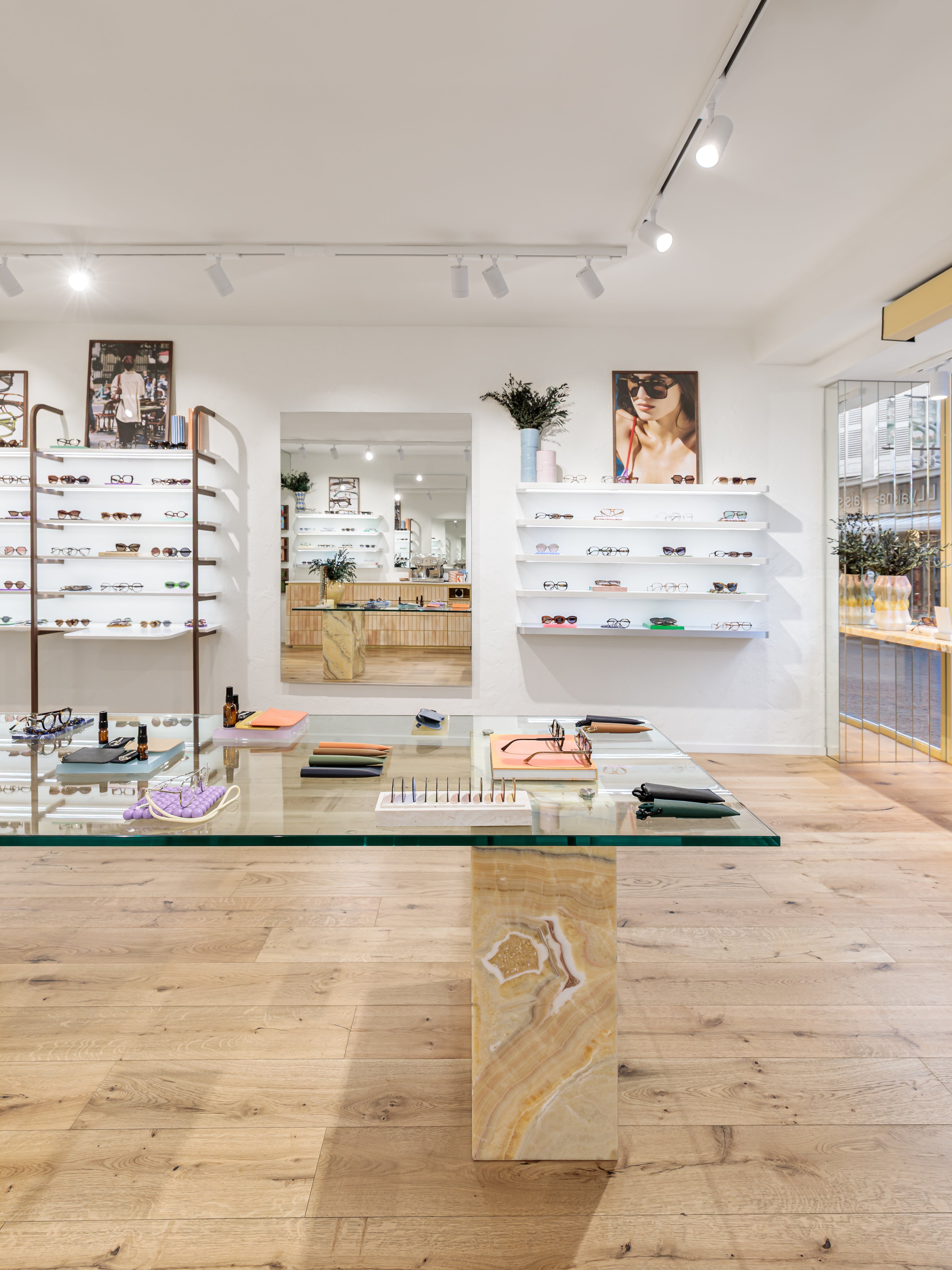 Optician in Avenue 83 | Jimmy Fairly DK