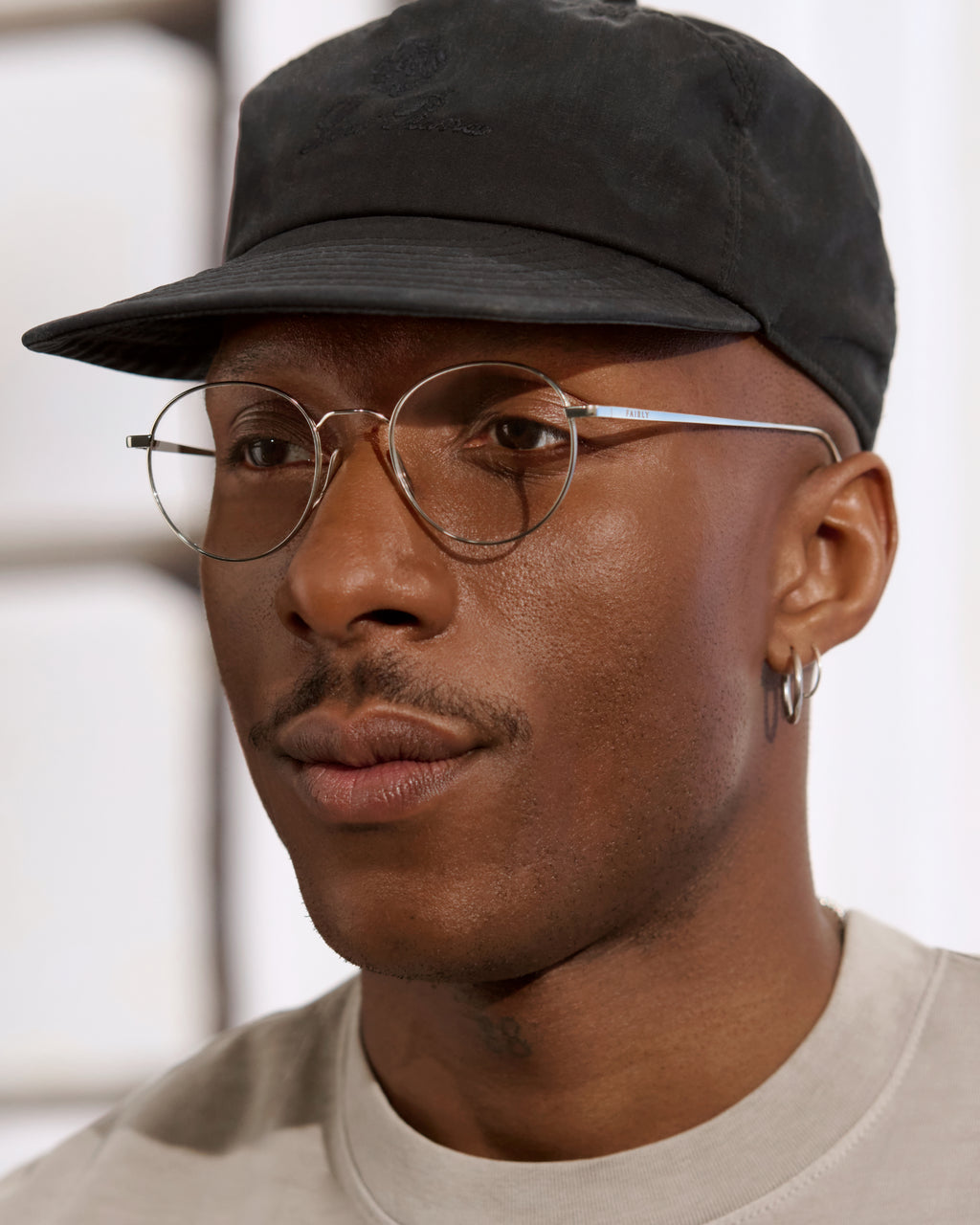 The Benton S Rund Damenbrillen in Gold