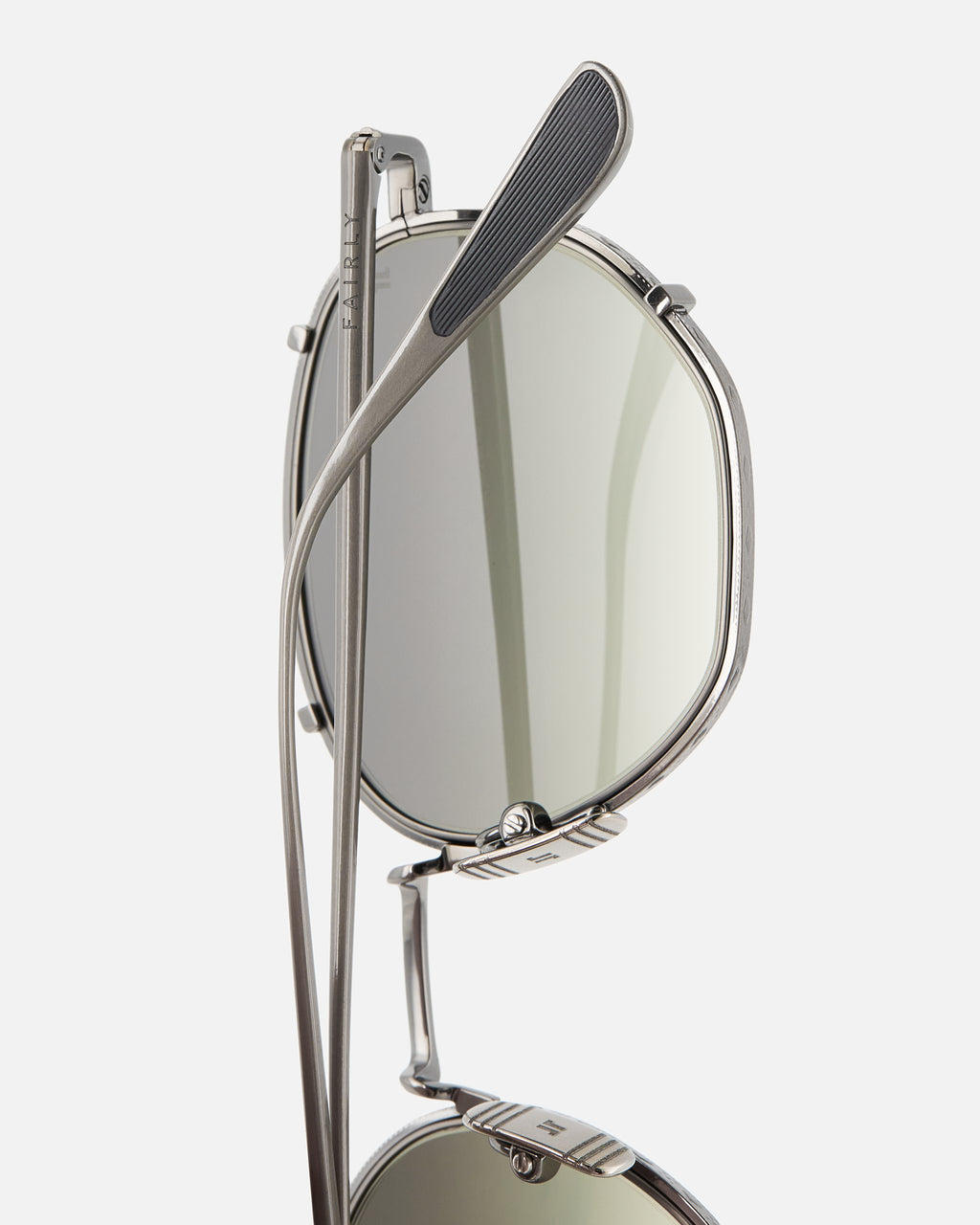 The Wave Round Men's Sunglasses in Silver