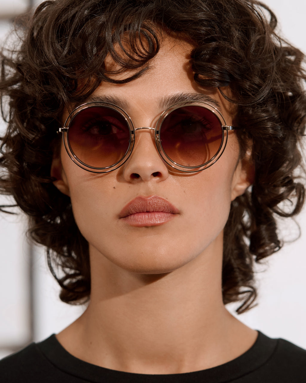 The Mischa Round Women's Sunglasses in Gold