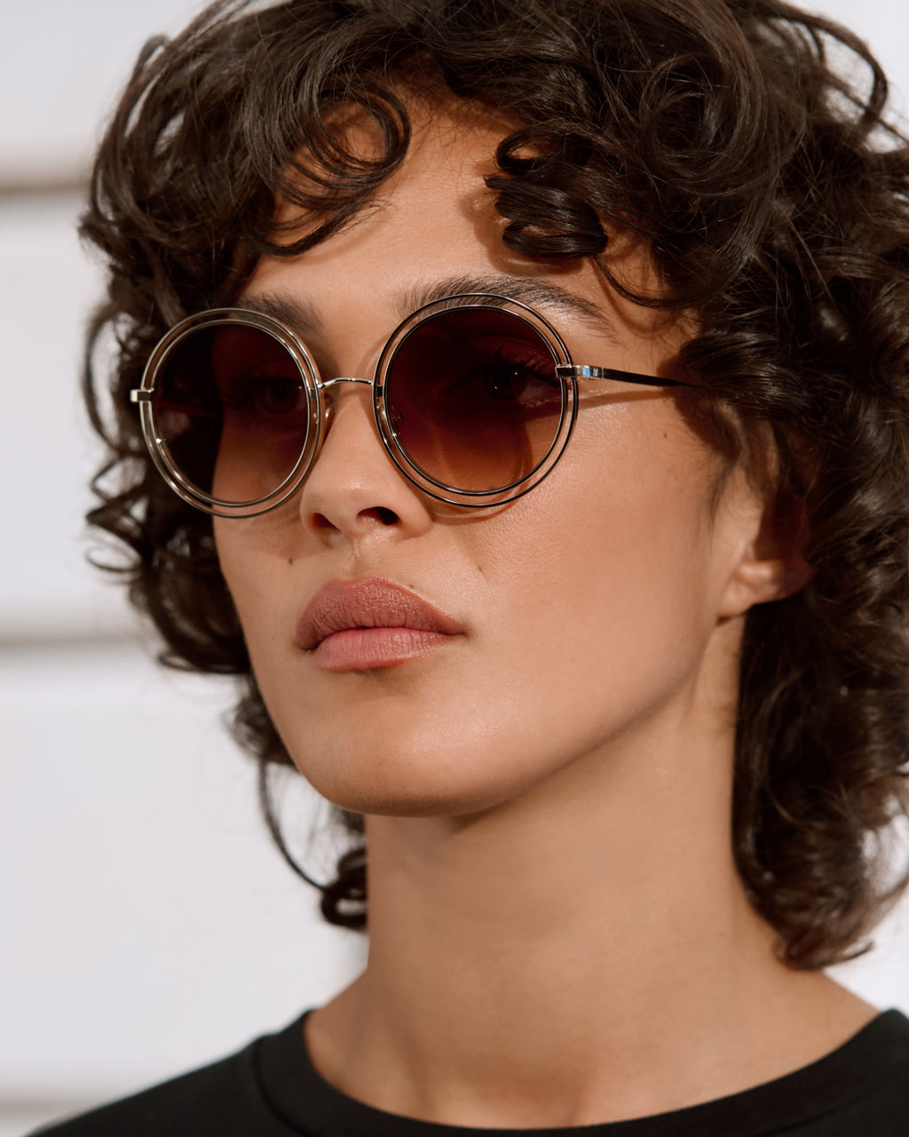 The Mischa Round Women's Sunglasses in Gold