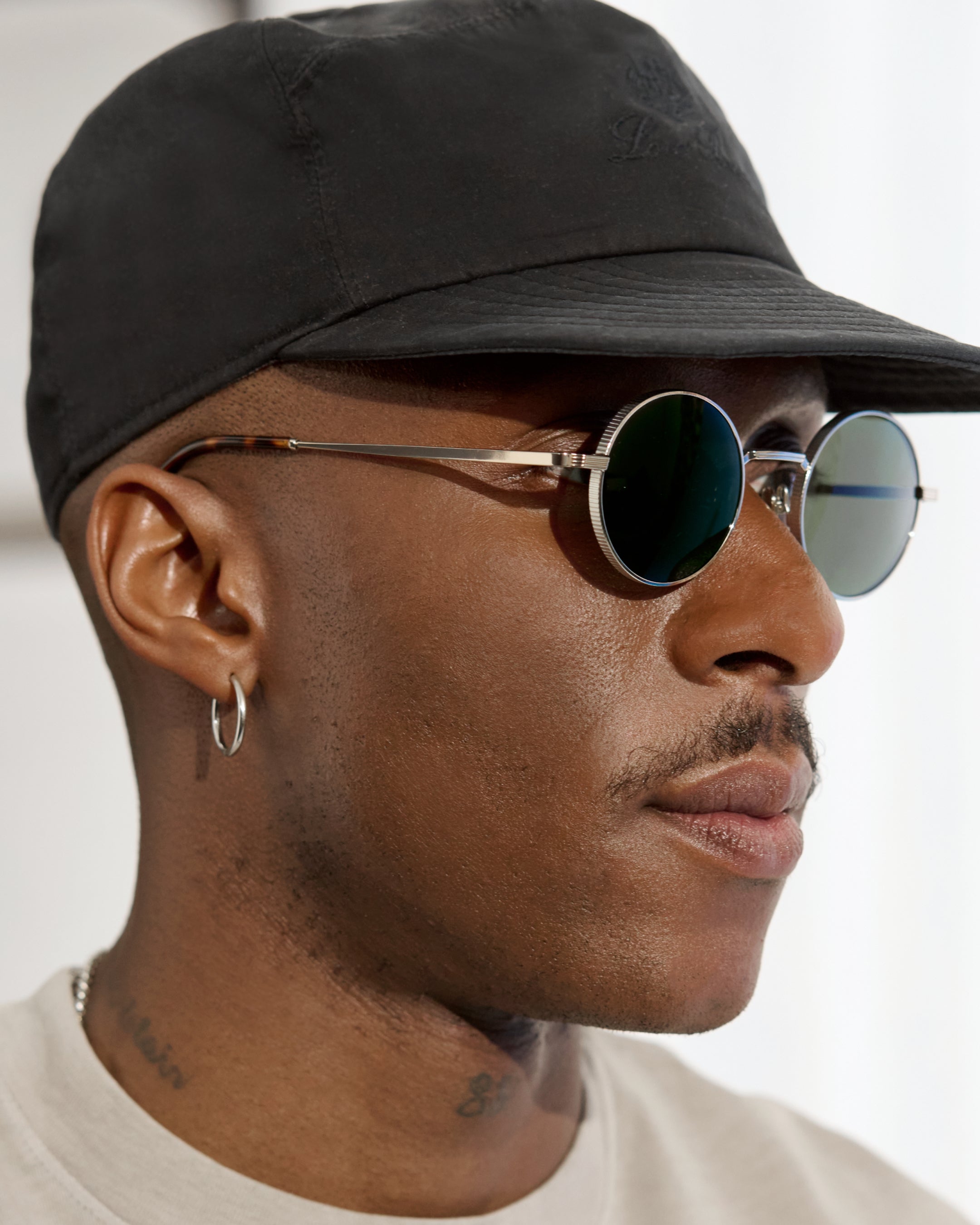 The Reos Round Men's Sunglasses in Gold