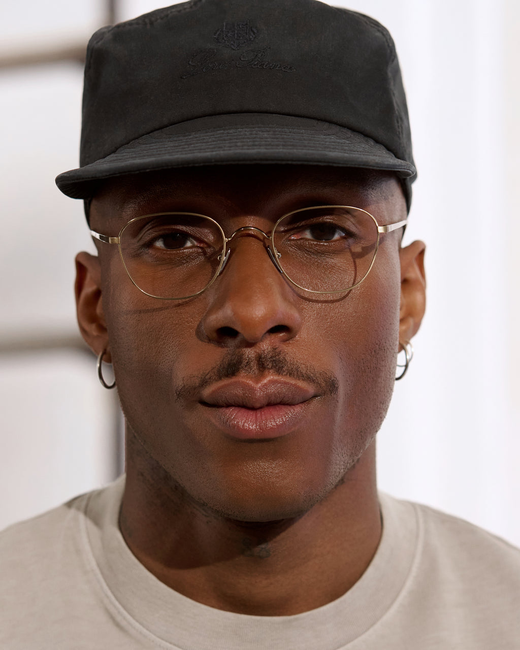 The E-028 Rechteckig Herrenbrillen in Gold