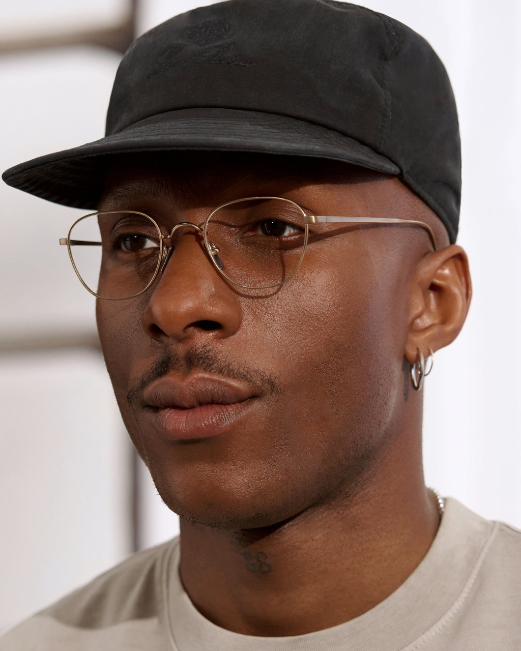 The E-028 Rechteckig Herrenbrillen in Gold