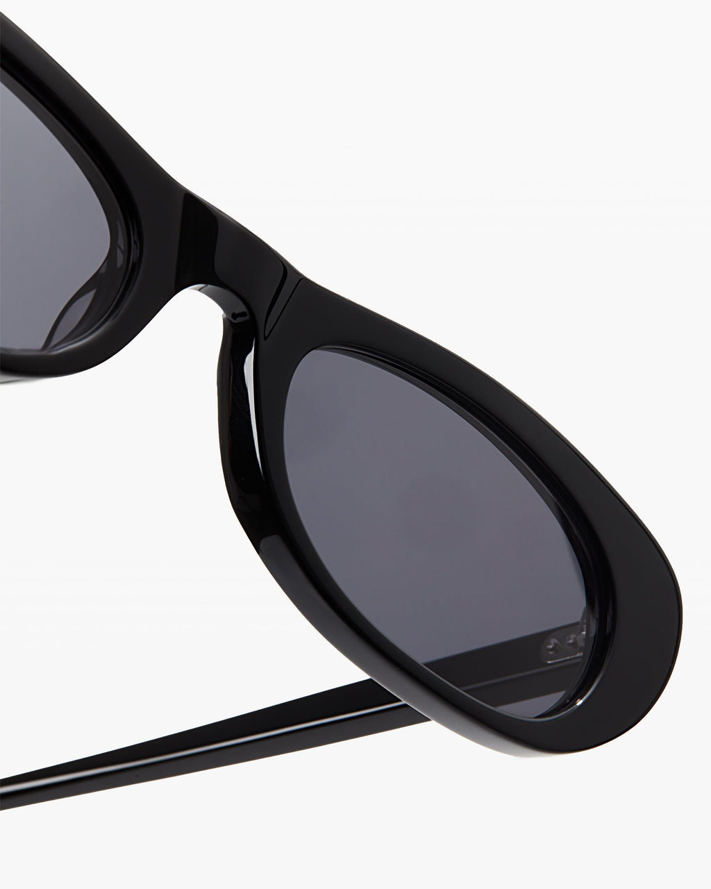 The Izzie Oval Damen-Sonnenbrillen in Schwarz