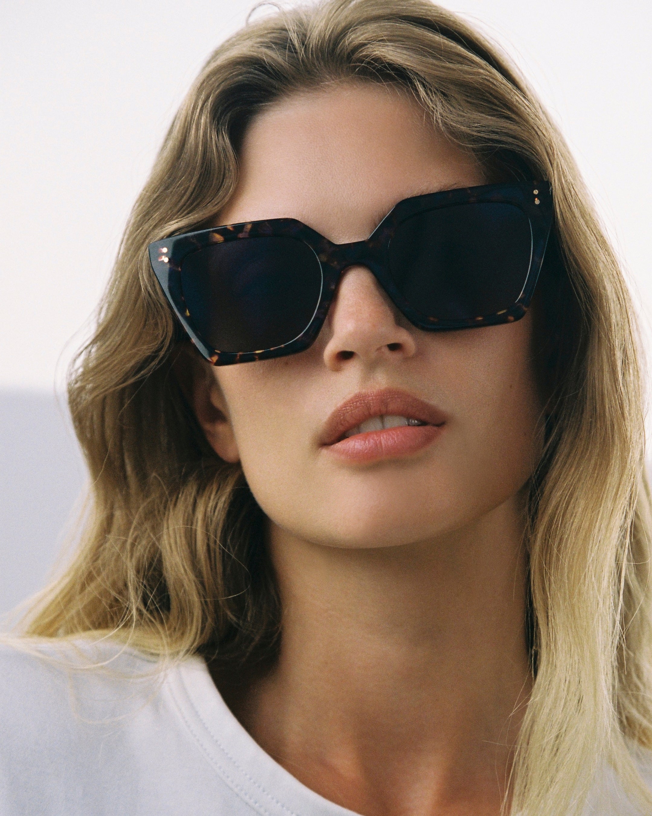 The Barceloneta Square Women's Sunglasses in Purple