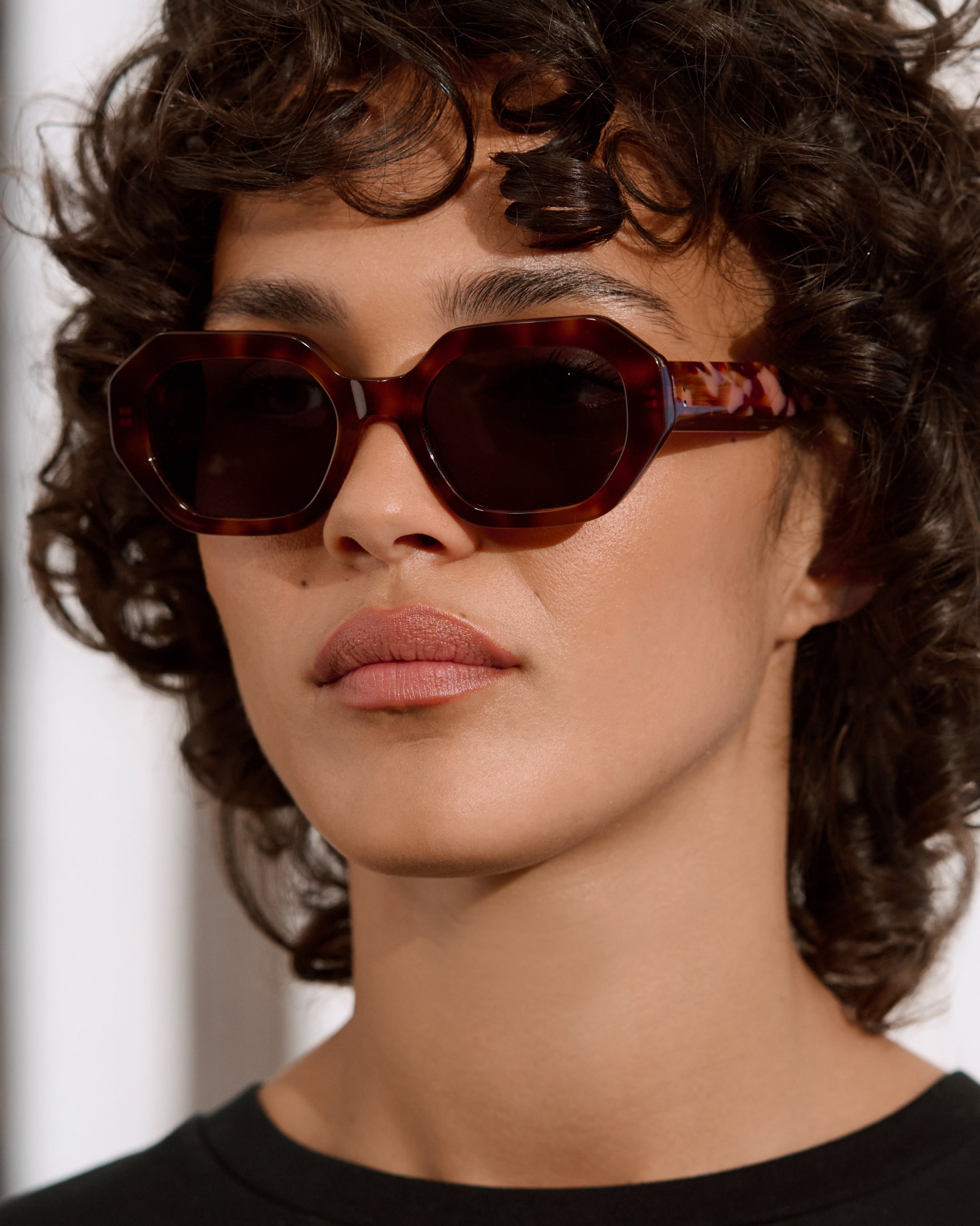 The Portofino Medium Women's Sunglasses in Light Tortoise | Jimmy