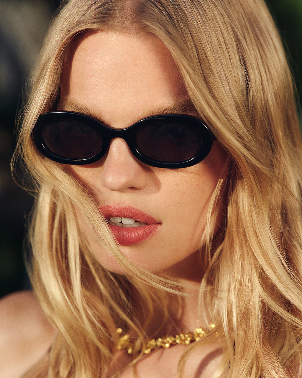 The Coline Oval Women's Sunglasses in Black