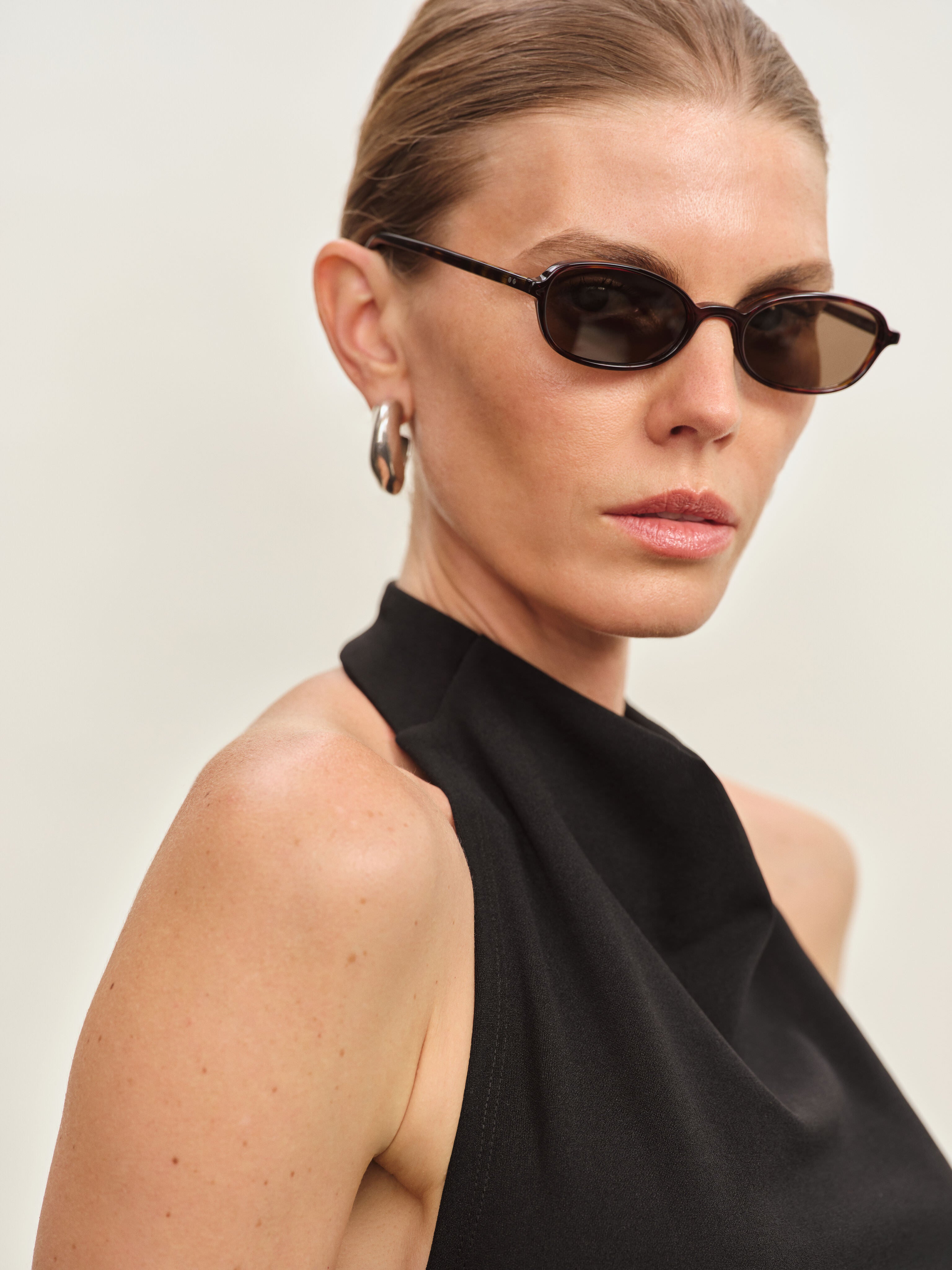 The Flore Oval Women's Sunglasses in Tortoise