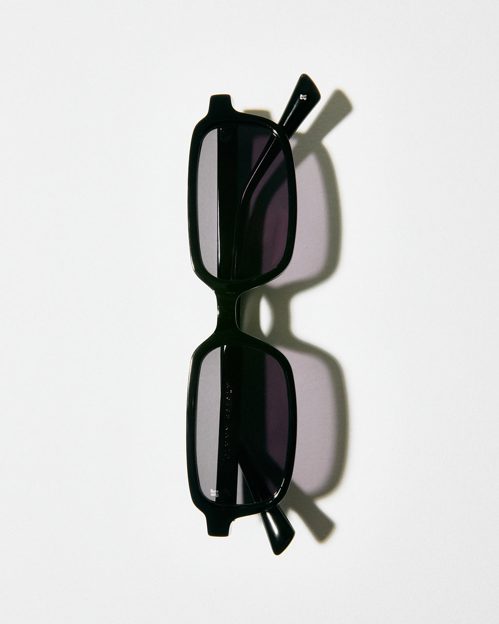 La Kaya Rectangulaire Lunettes de Soleil pour femme in Noir