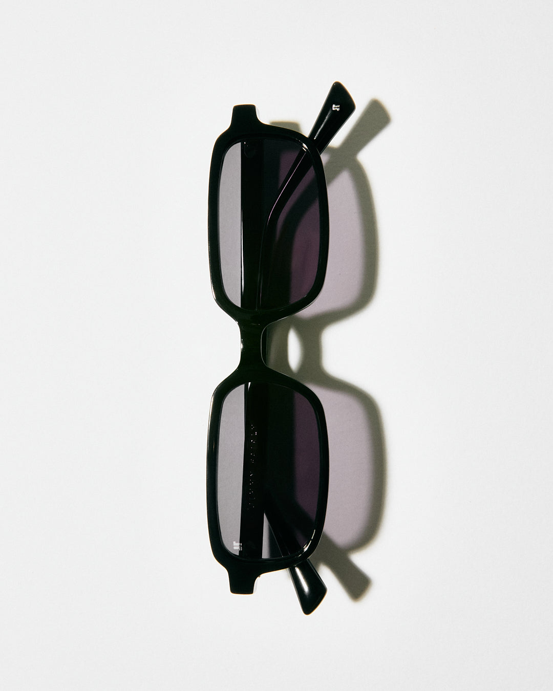 La Kaya Rectangulaire Lunettes de Soleil pour femme in Noir