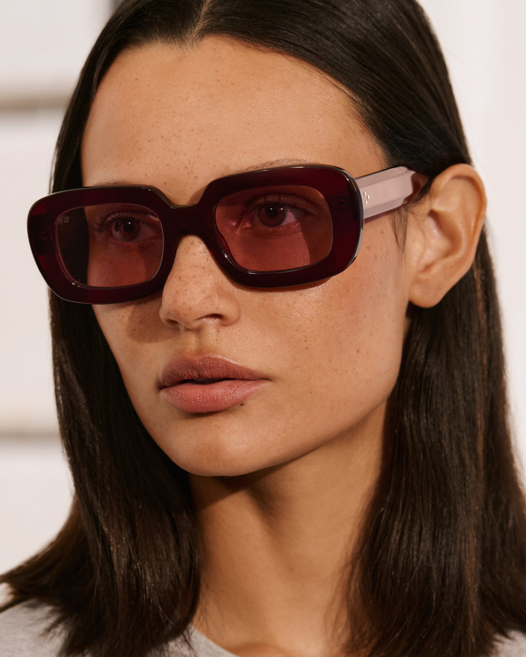 The Ily JF Colors Rechteckig Damen-Sonnenbrillen in Rot