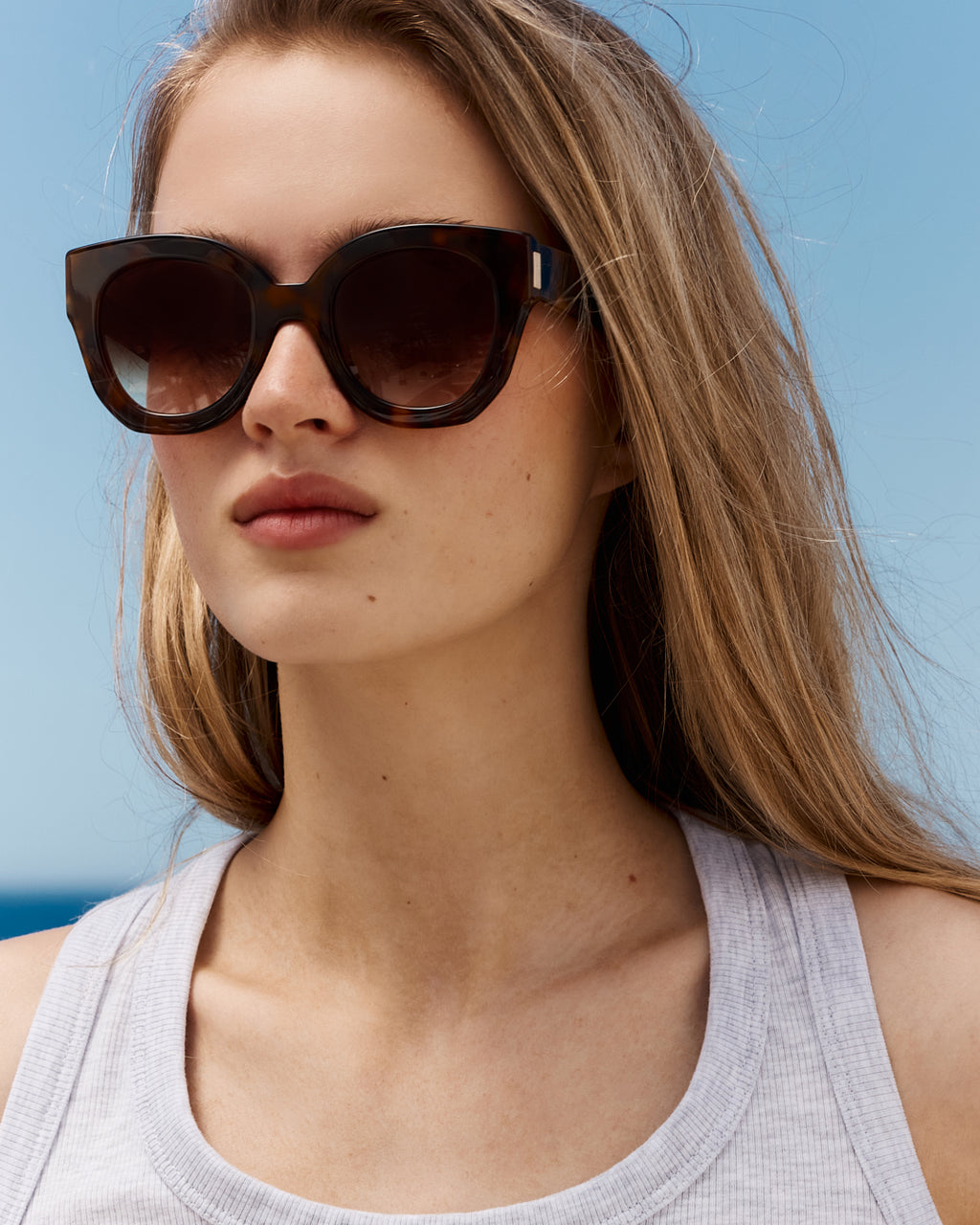 La Swirl Papillon Lunettes de Soleil pour femme in Ecaille