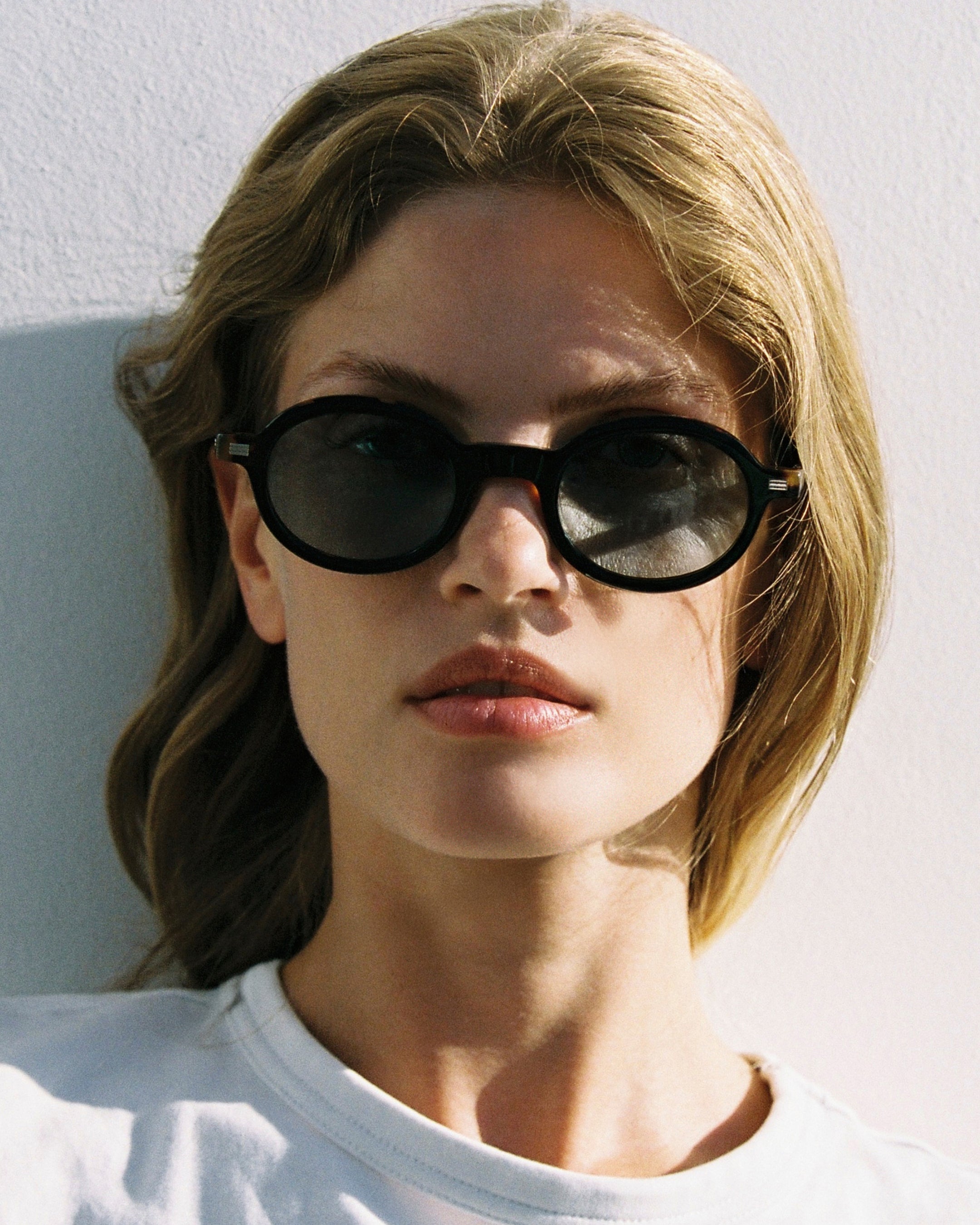 The Alvie JF Colors Oval Men's Sunglasses in Black and blue