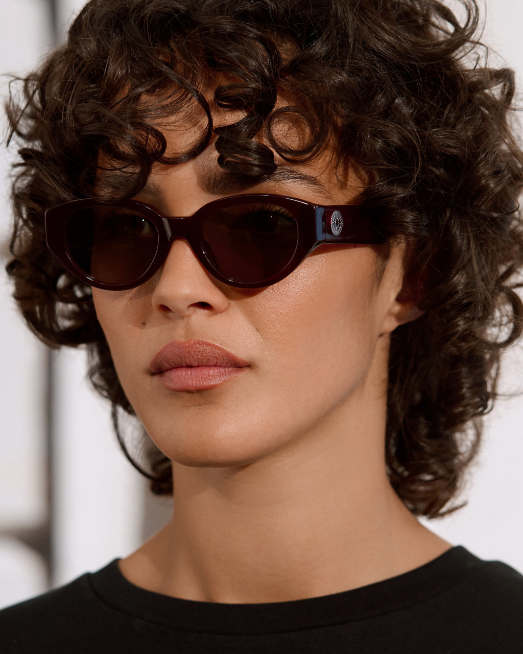 The Meli Oval Damen-Sonnenbrillen in Rot