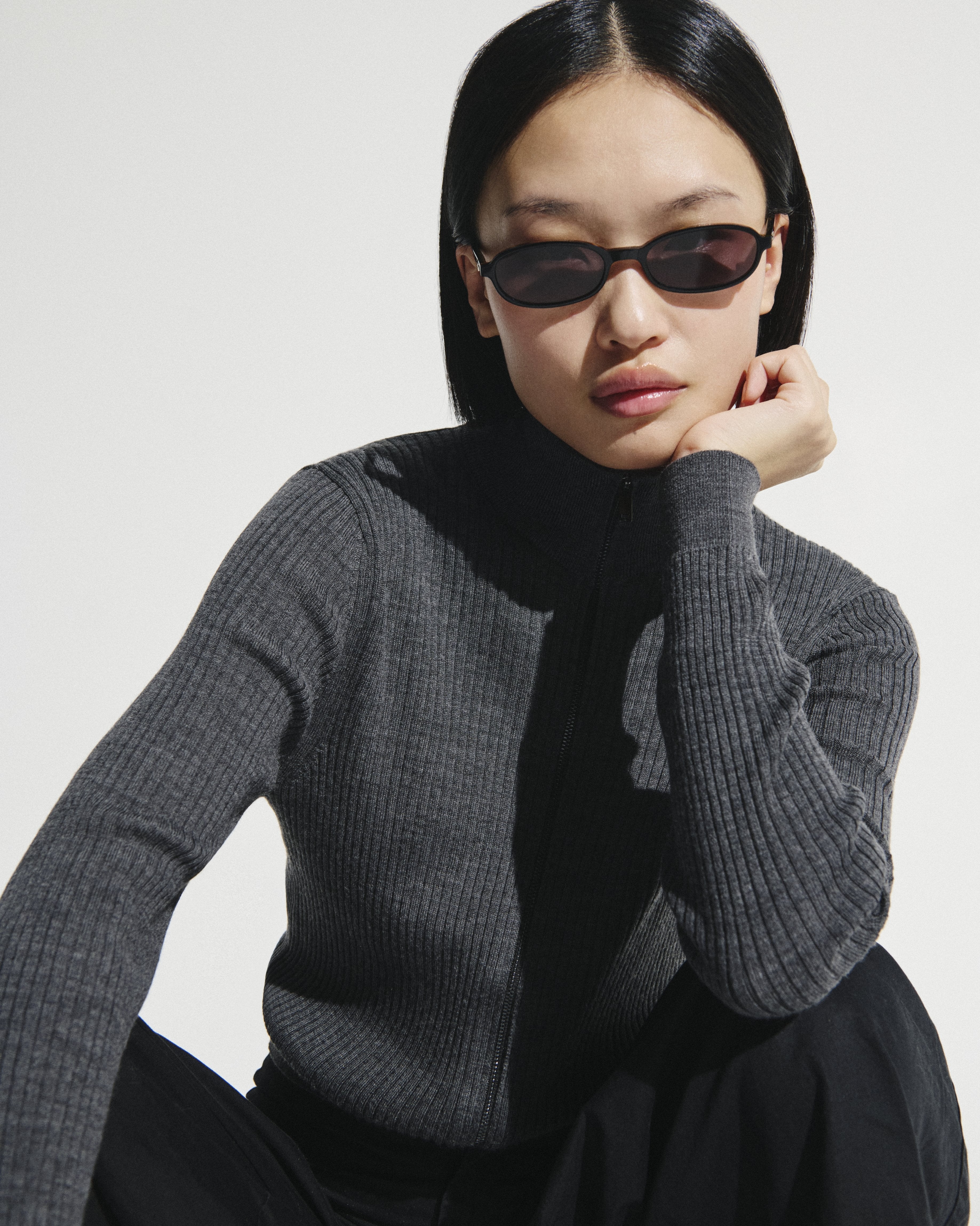 The Emmy Oval Women's Sunglasses in Black