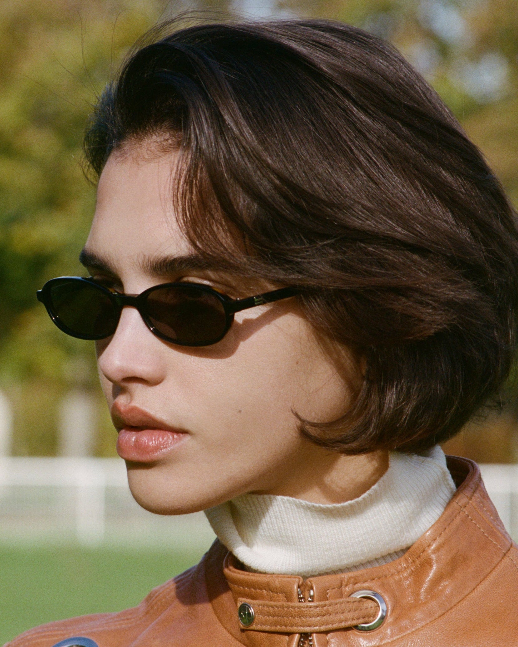 The Emmy Oval Women's Sunglasses in Black