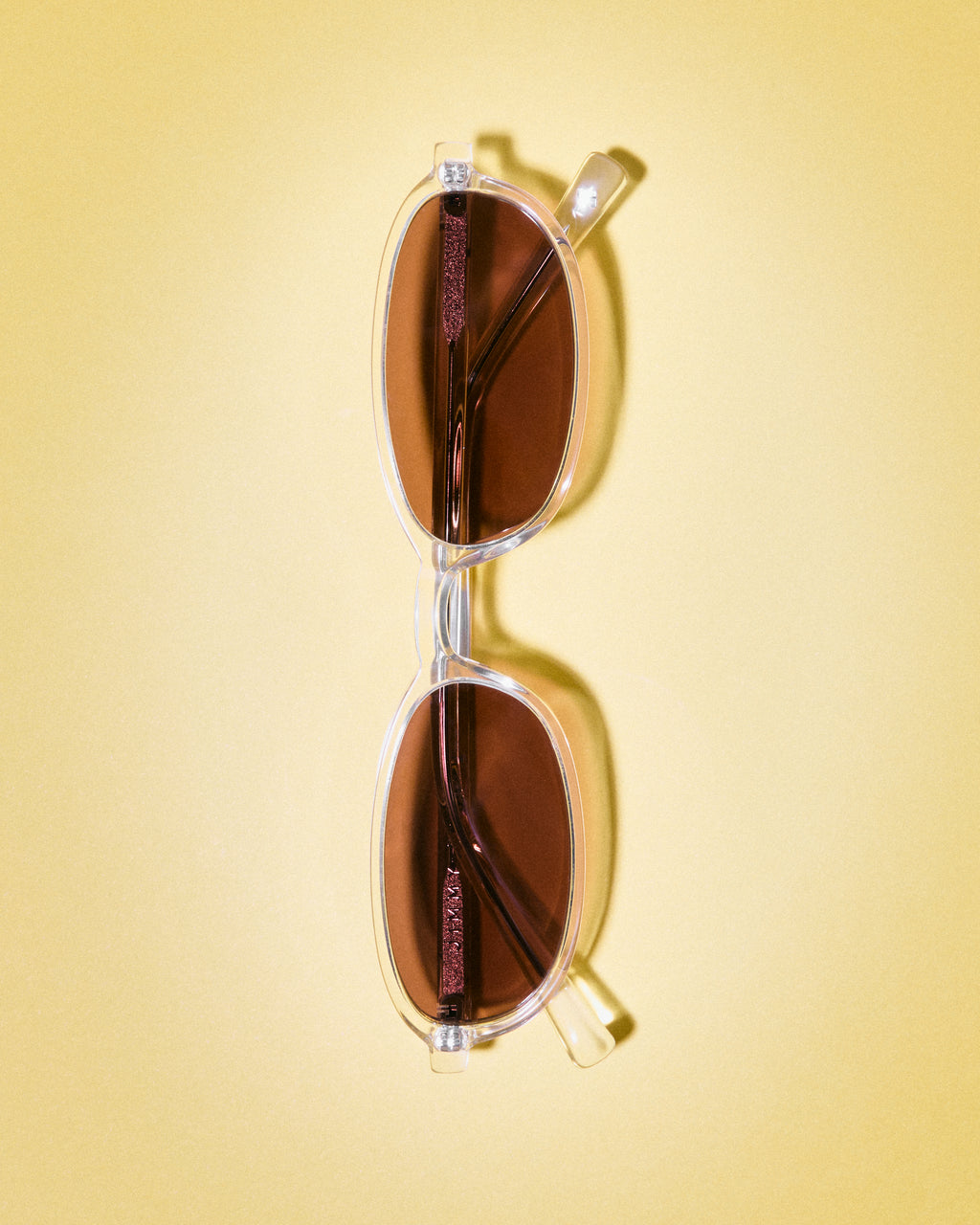 La Emmy Ovale Lunettes de Soleil pour femme in Jaune cristal