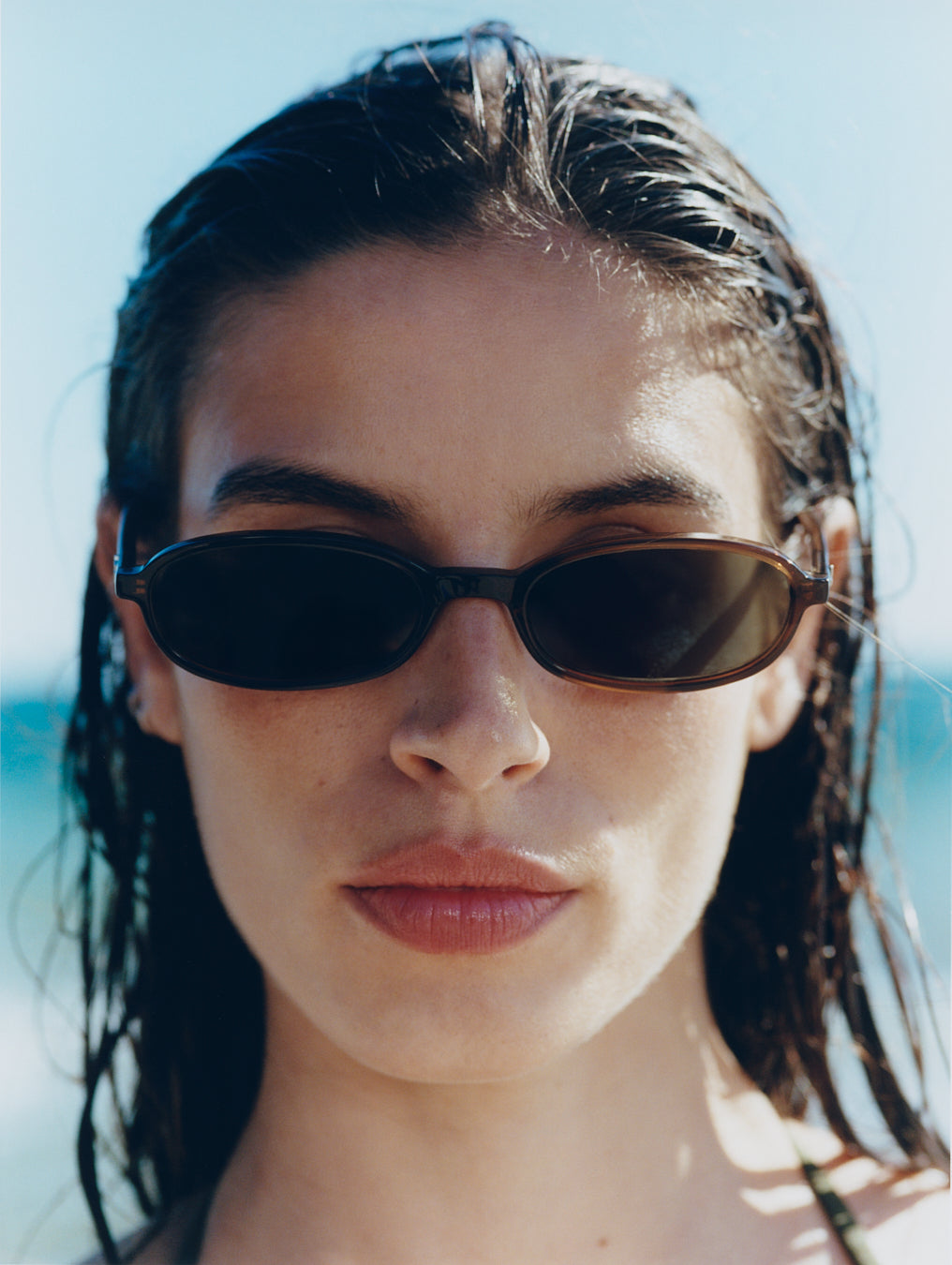 La Emmy Rectangulaire Lunettes de Soleil pour femme in Brun