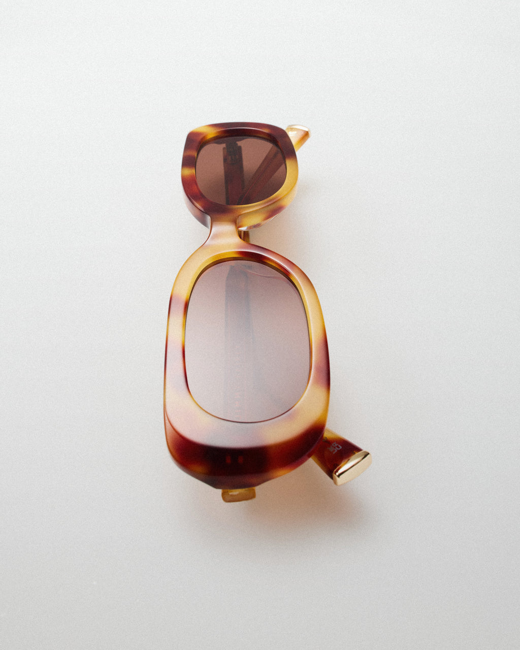 The Yana Rechteckig Damen-Sonnenbrillen in Karamellschuppe