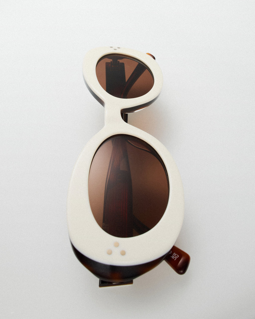 The Berry Oval Women's Sunglasses in Cream