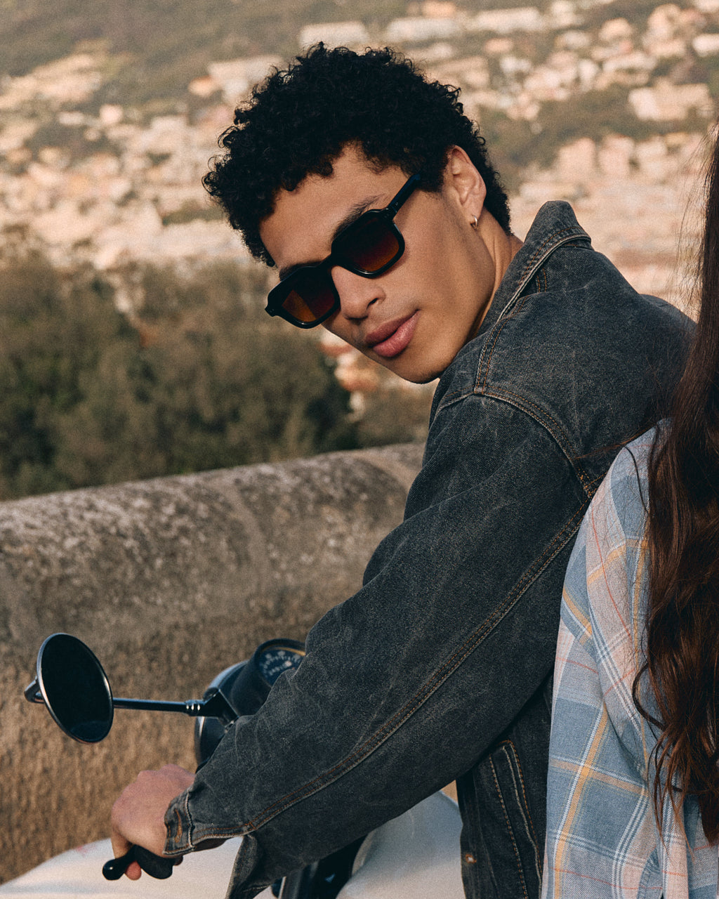 The Etty Square Men's Sunglasses in Black