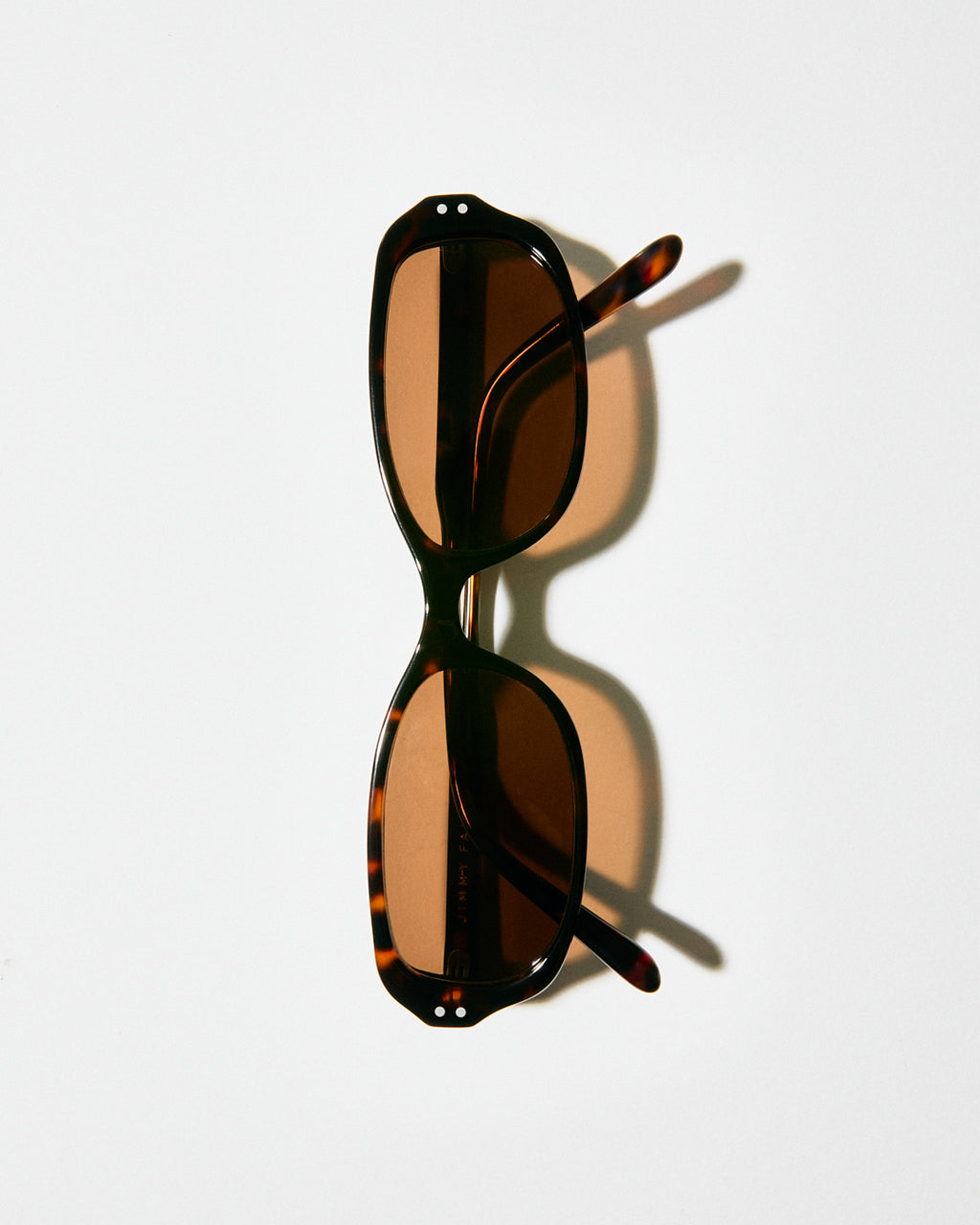 La Appoline Rectangulaire Lunettes de Soleil pour femme in Ecaille foncée