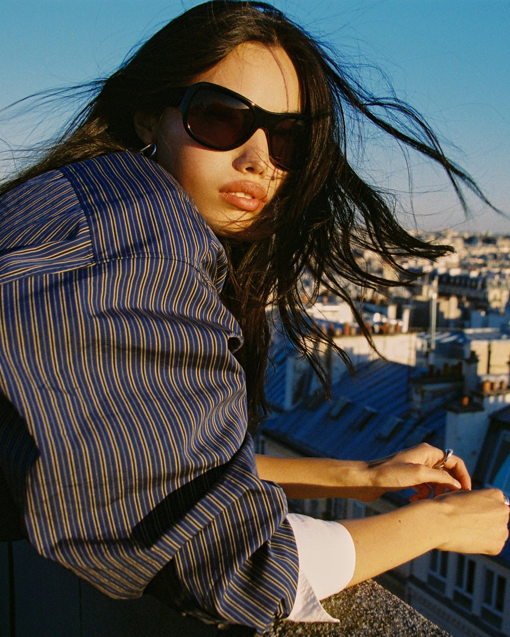 The Aela Aviator Women's Sunglasses in Black