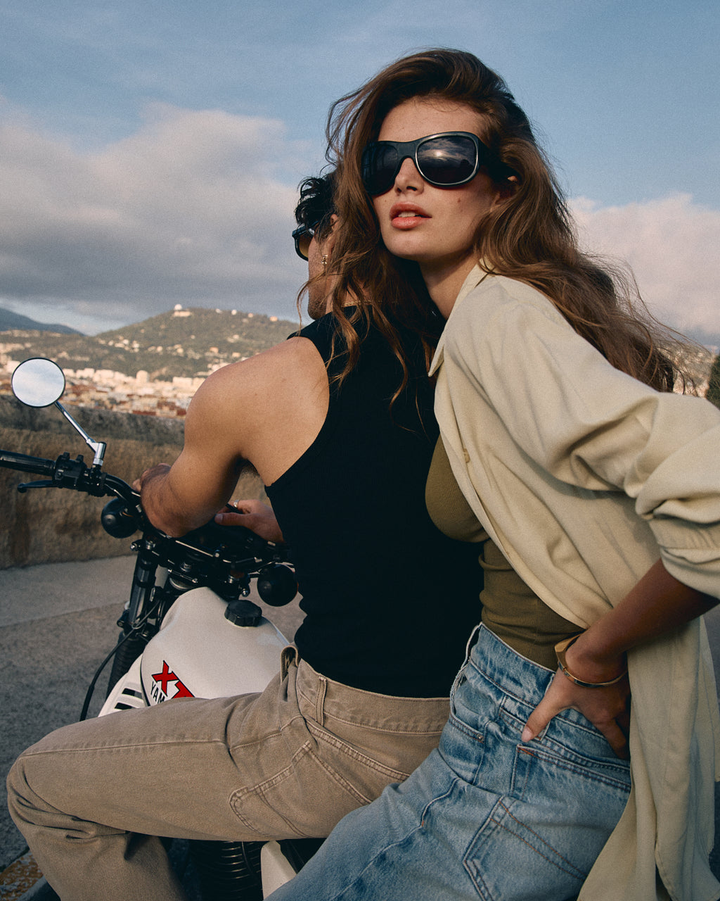 La Aela Aviateur Lunettes de Soleil pour femme in Noir