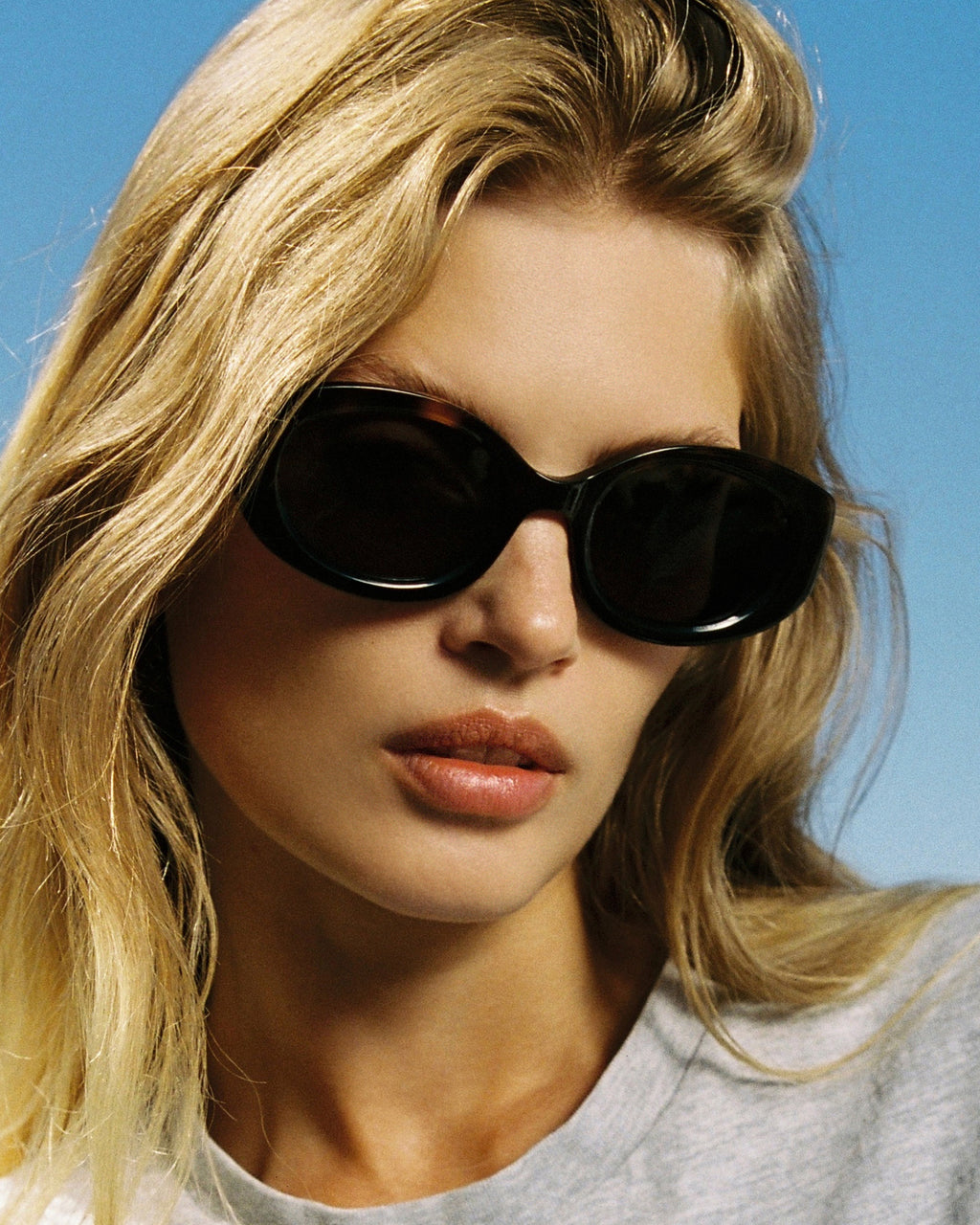 The Sienna Oval Damen-Sonnenbrillen in Schwarz