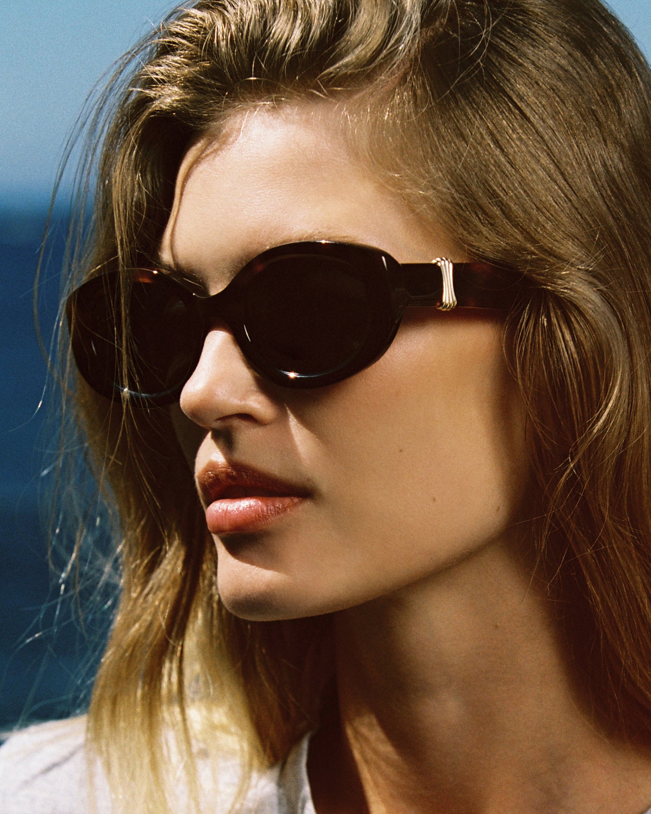 The Sienna Oval Women's Sunglasses in Black