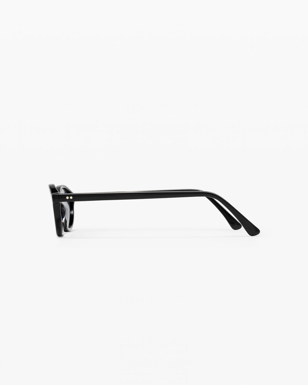 The Cléo Oval Women's Sunglasses in Black