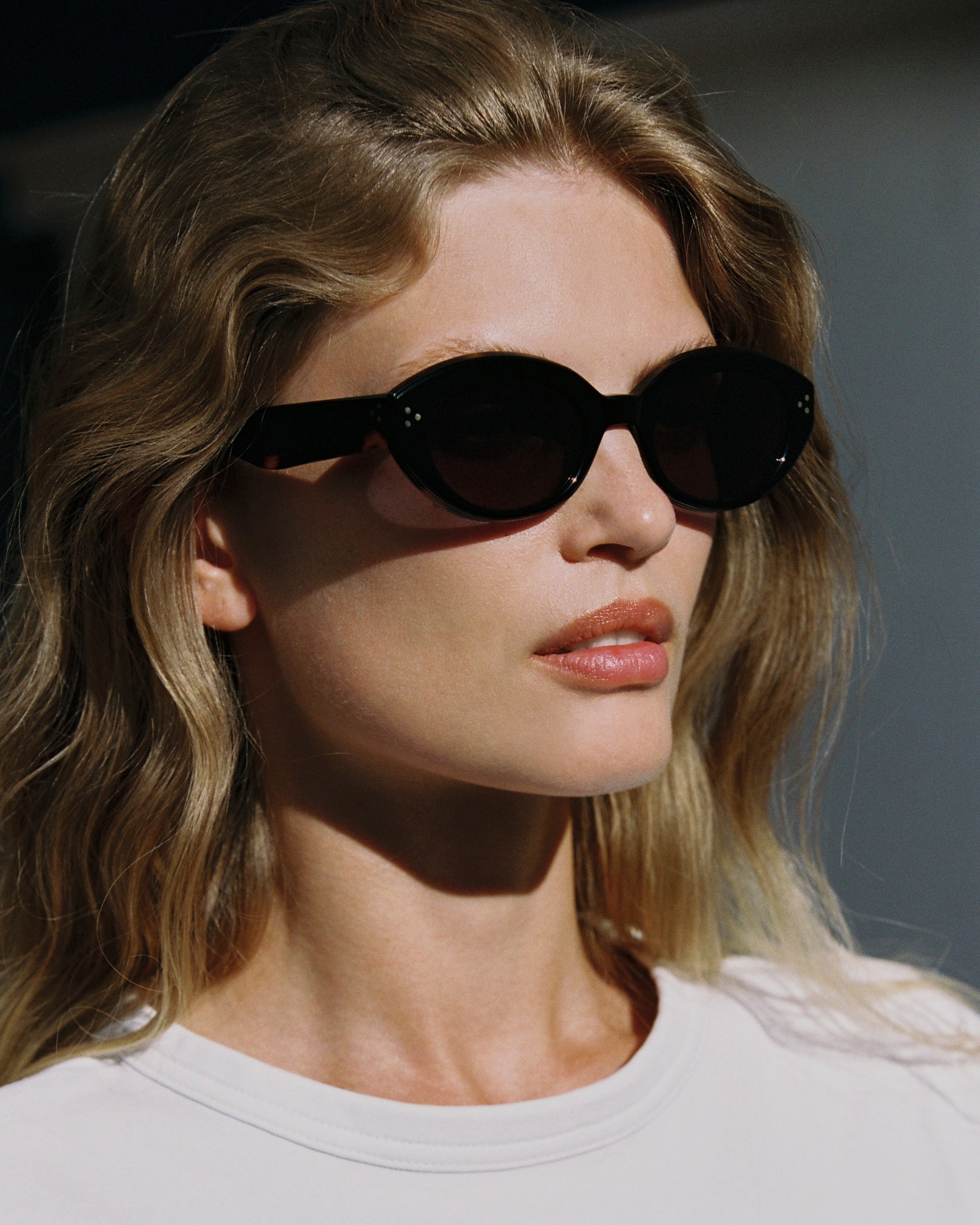 The Vivi JF Colors Oval Women's Sunglasses in Black