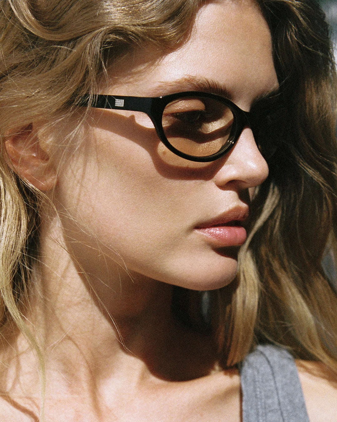 The Evy Oval Women's Sunglasses in Black