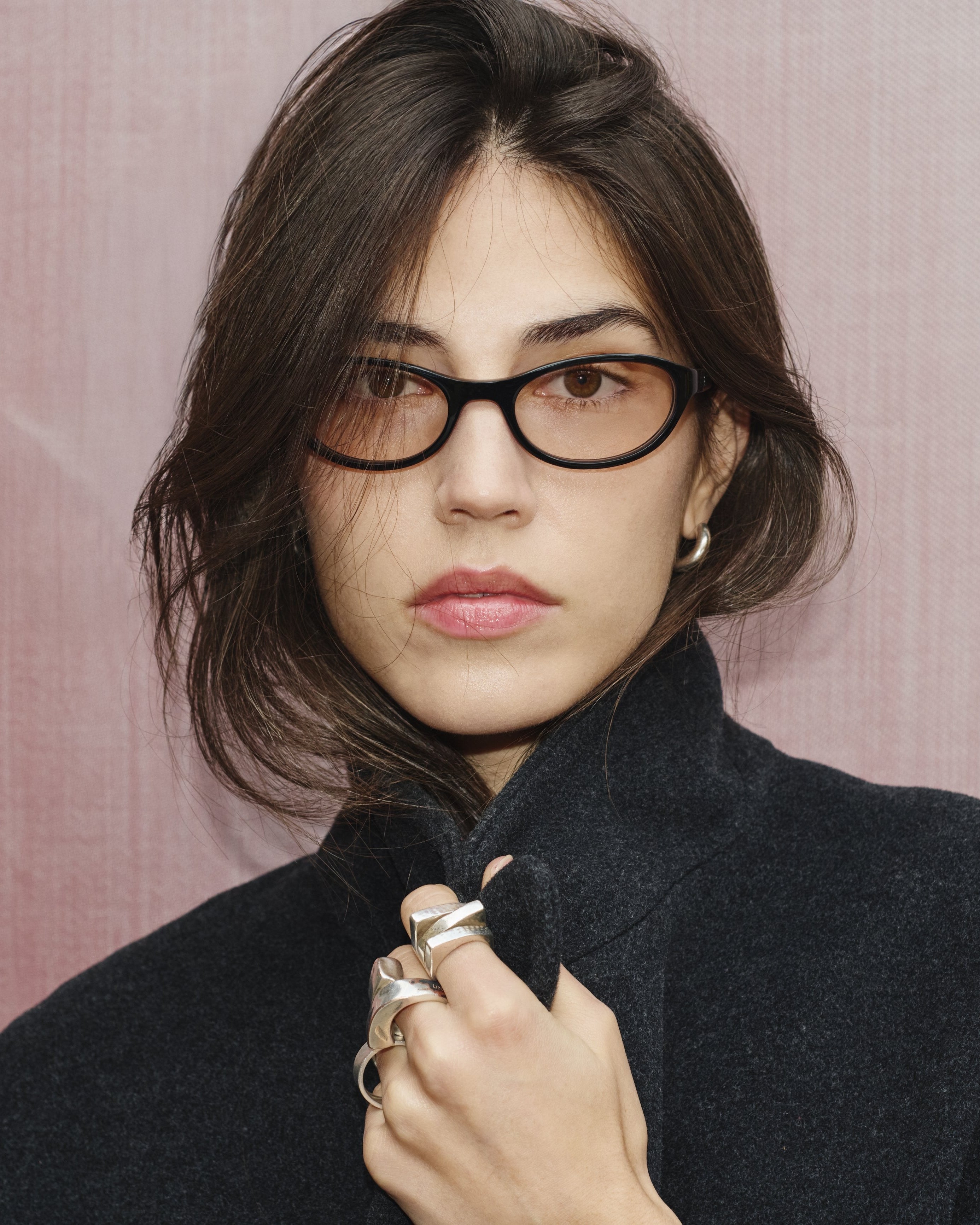 The Evy Oval Women's Sunglasses in Black