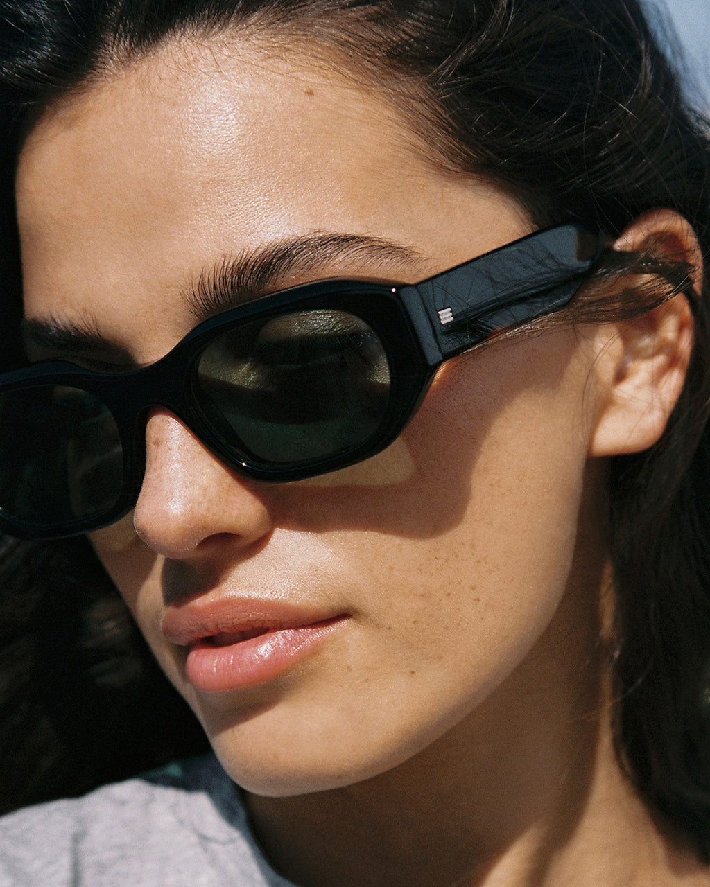 The Gus Oval Men's Sunglasses in Black and blue