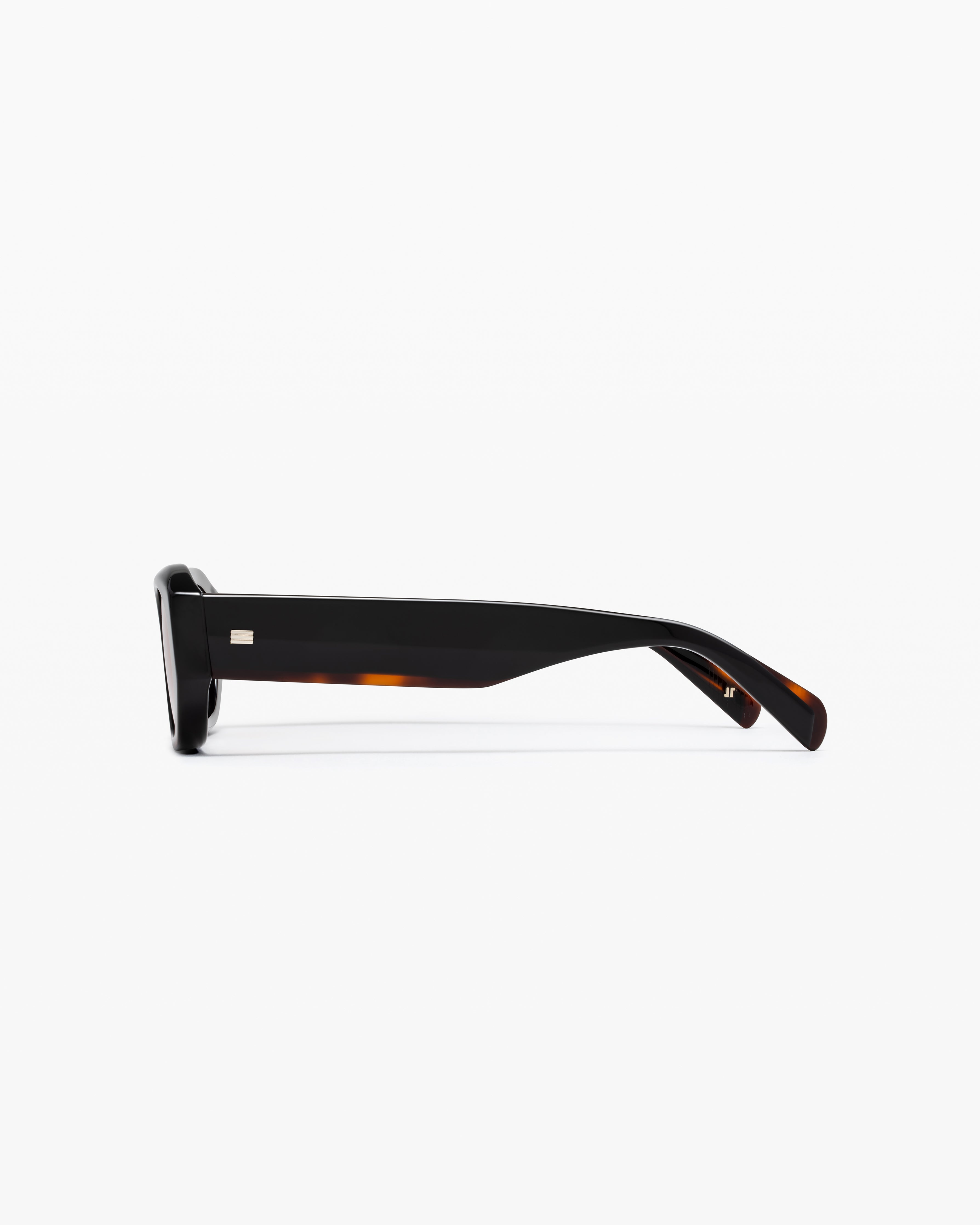 The Gus Oval Men's Sunglasses in Black