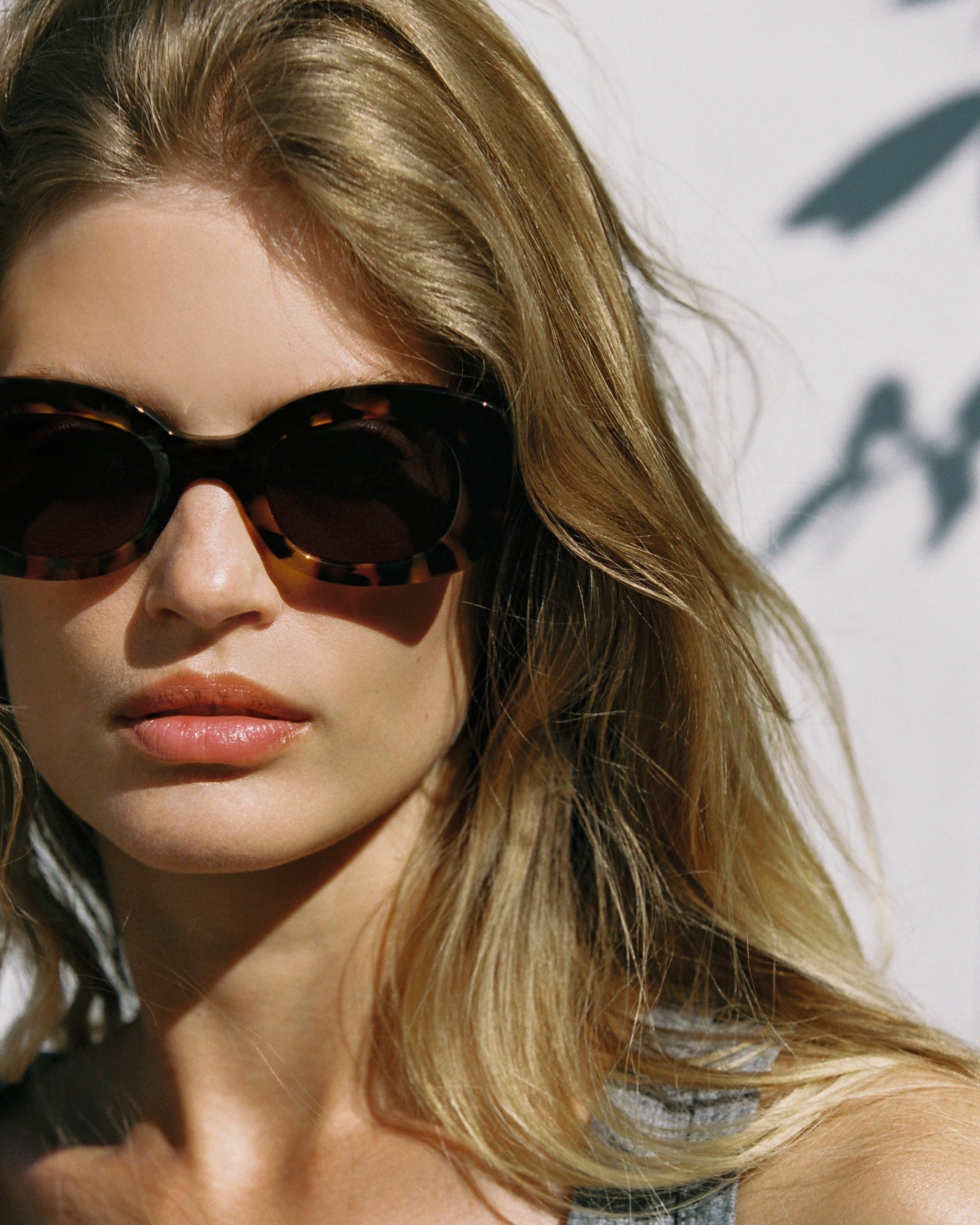 La Cinnamon Ovale Lunettes de Soleil pour femme in Ecaille foncée