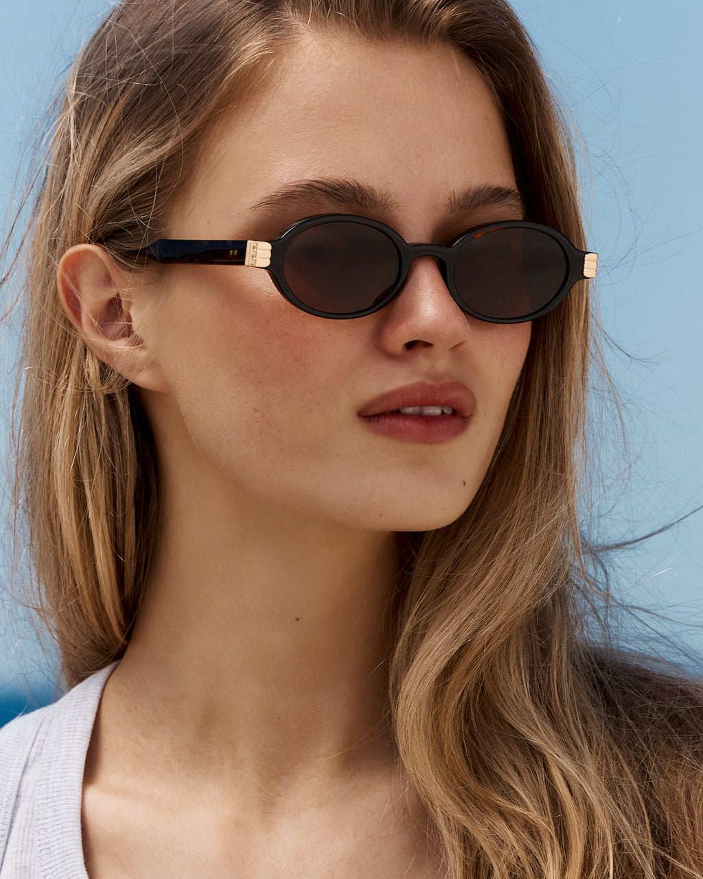 The Elvie Oval Women's Sunglasses in Dark Tortoise