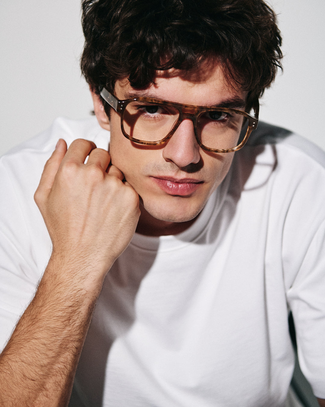 M♦ ヴィンテージ・シェイクスピアプレート 英国製 The Madison Medium Women's Eyeglasses in Dark Tortoise | Jimmy